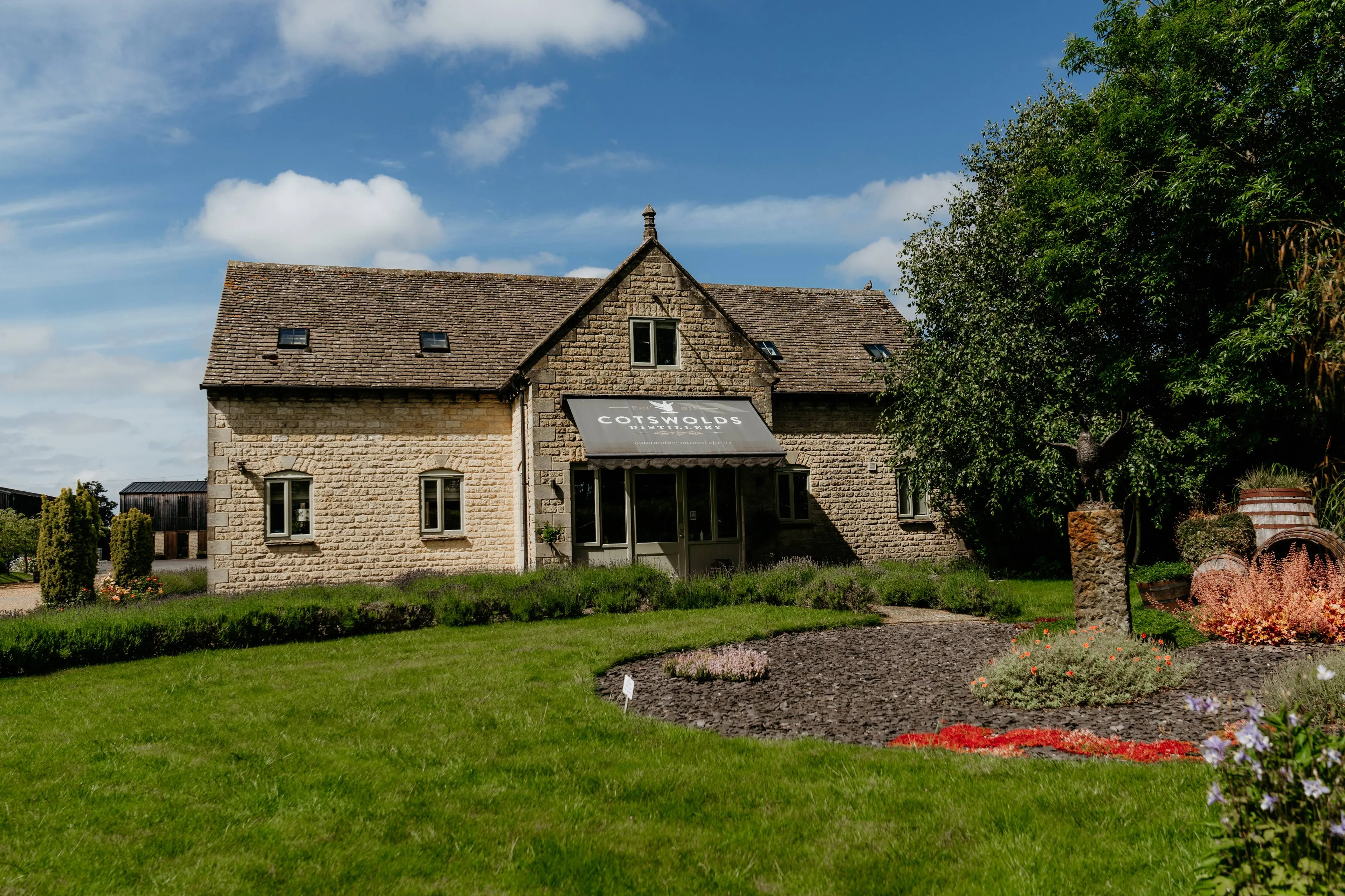 cotswolds distillery outside