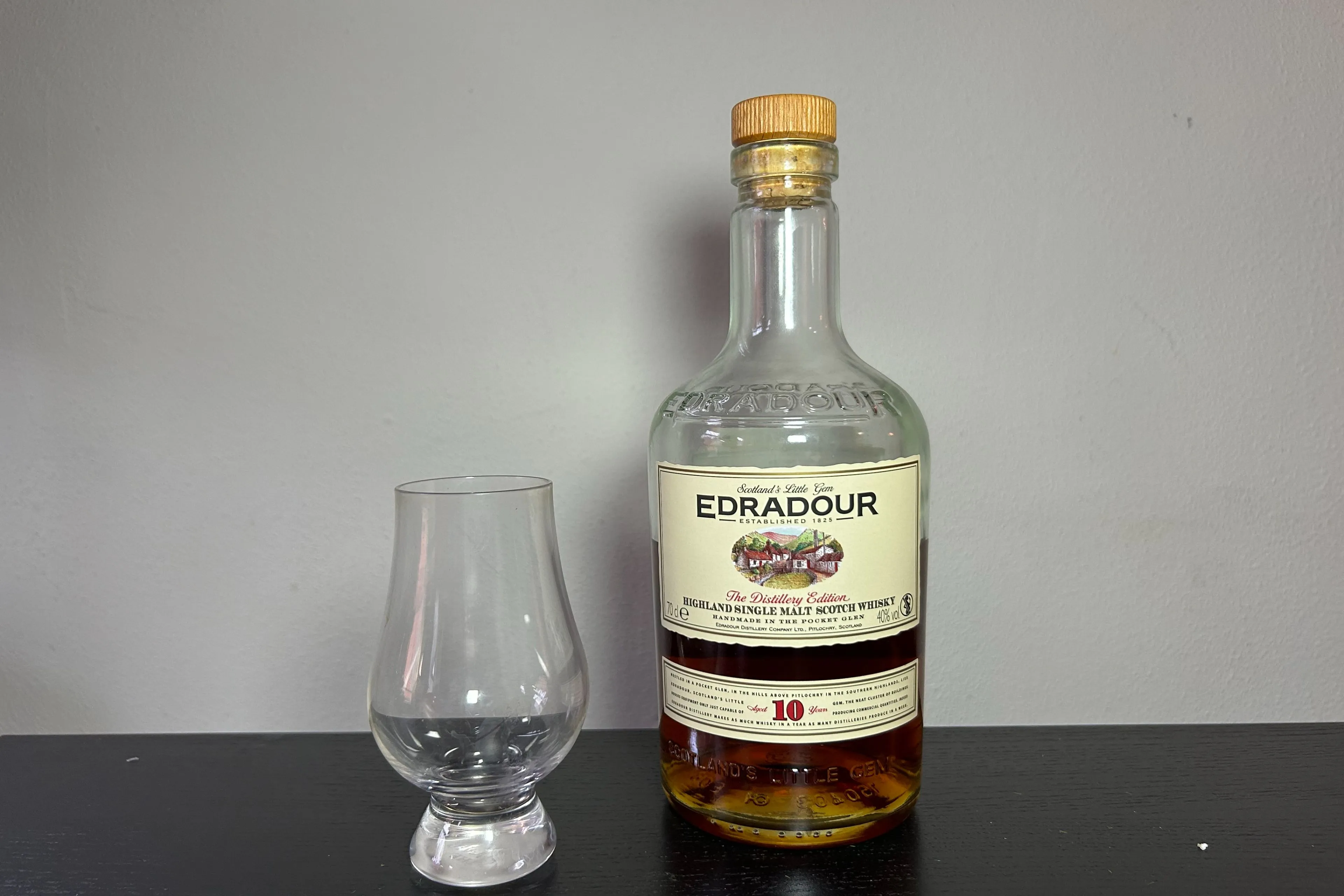 Edradour 10 Years Review: Geschikte whisky voor tijdens het luisteren van de top 2000
