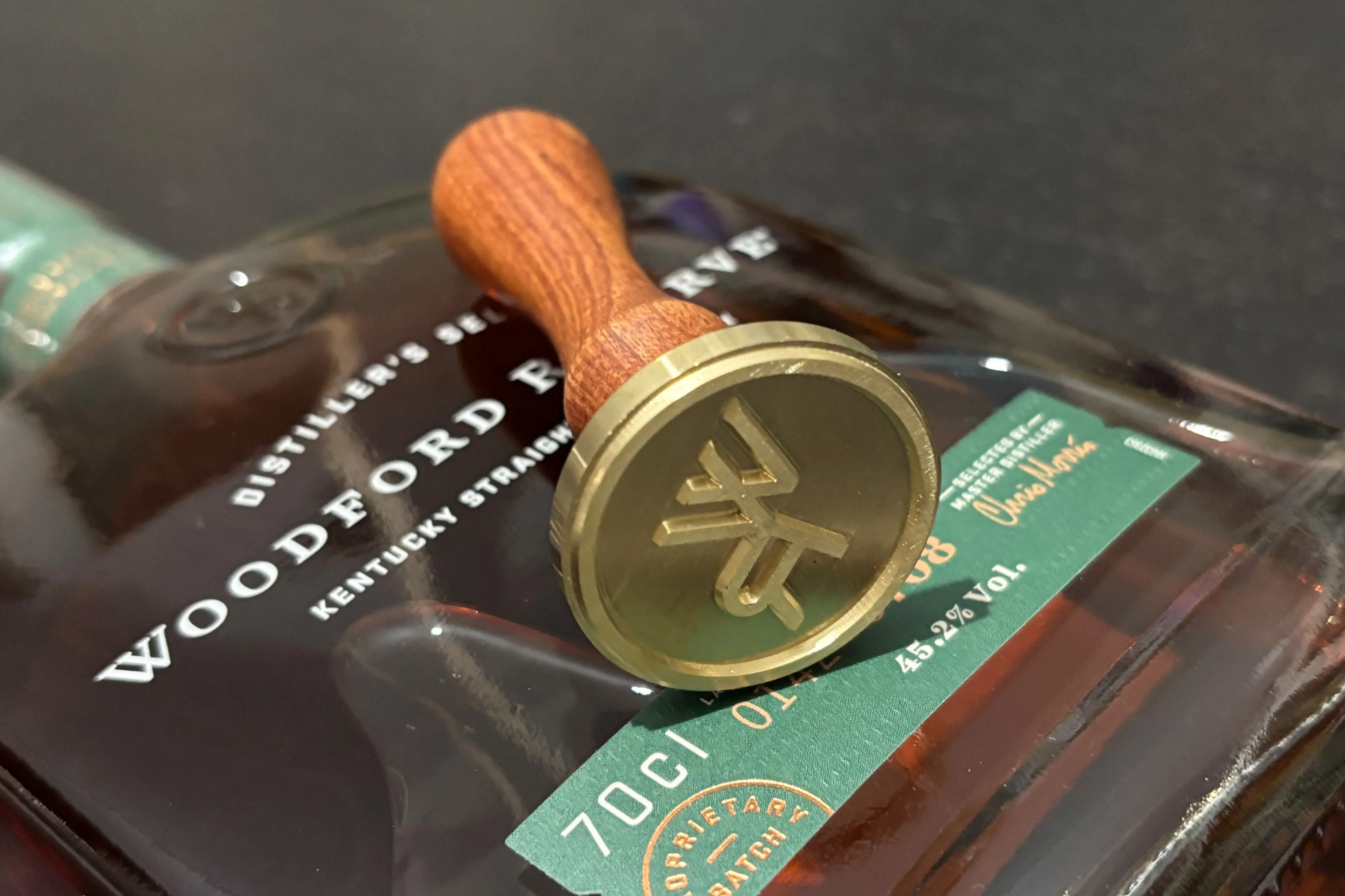 Win nu gratis een Woodford Reserve ijsstempel hier op Whisky Monkeys