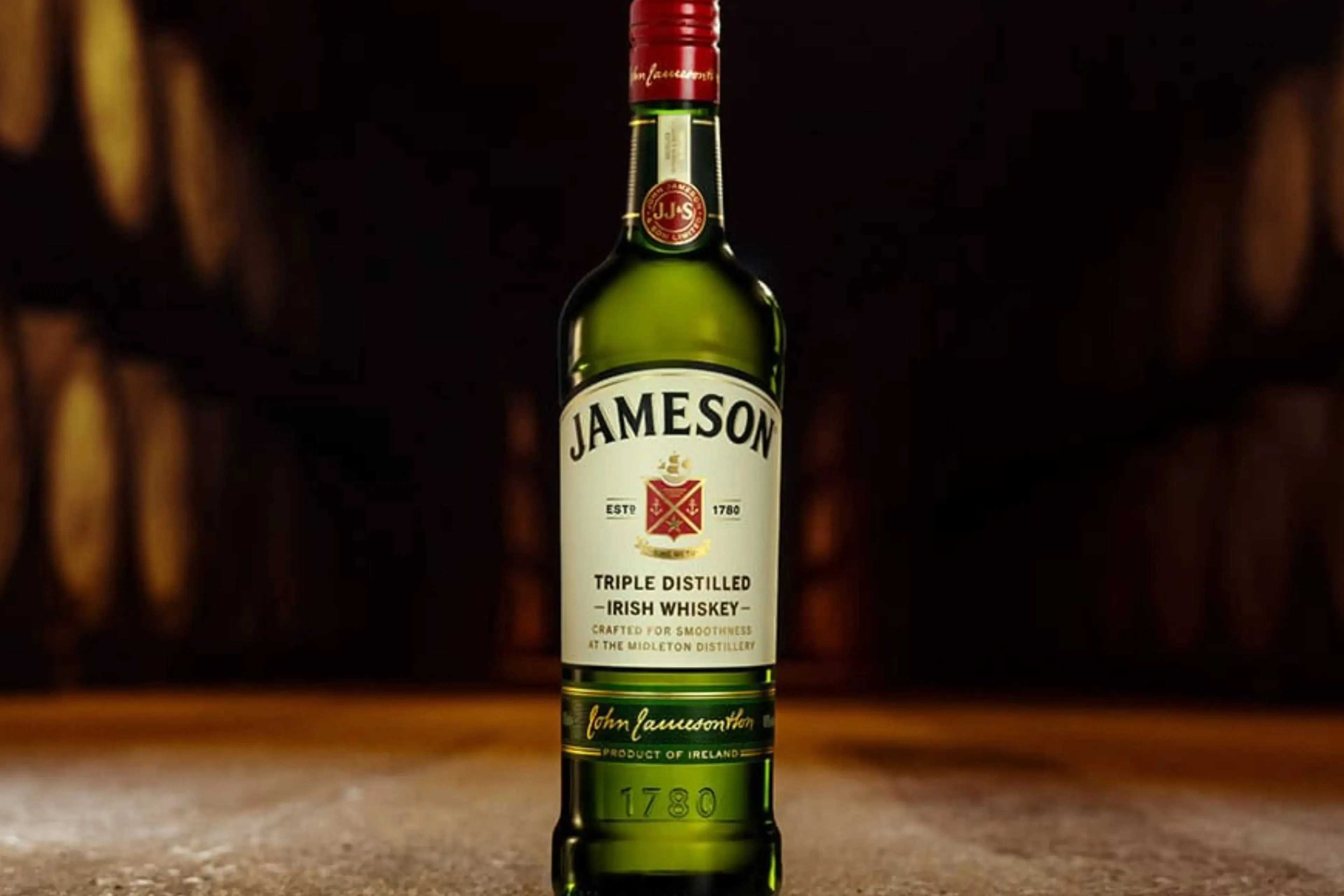 Jameson whiskeyfles rebranced