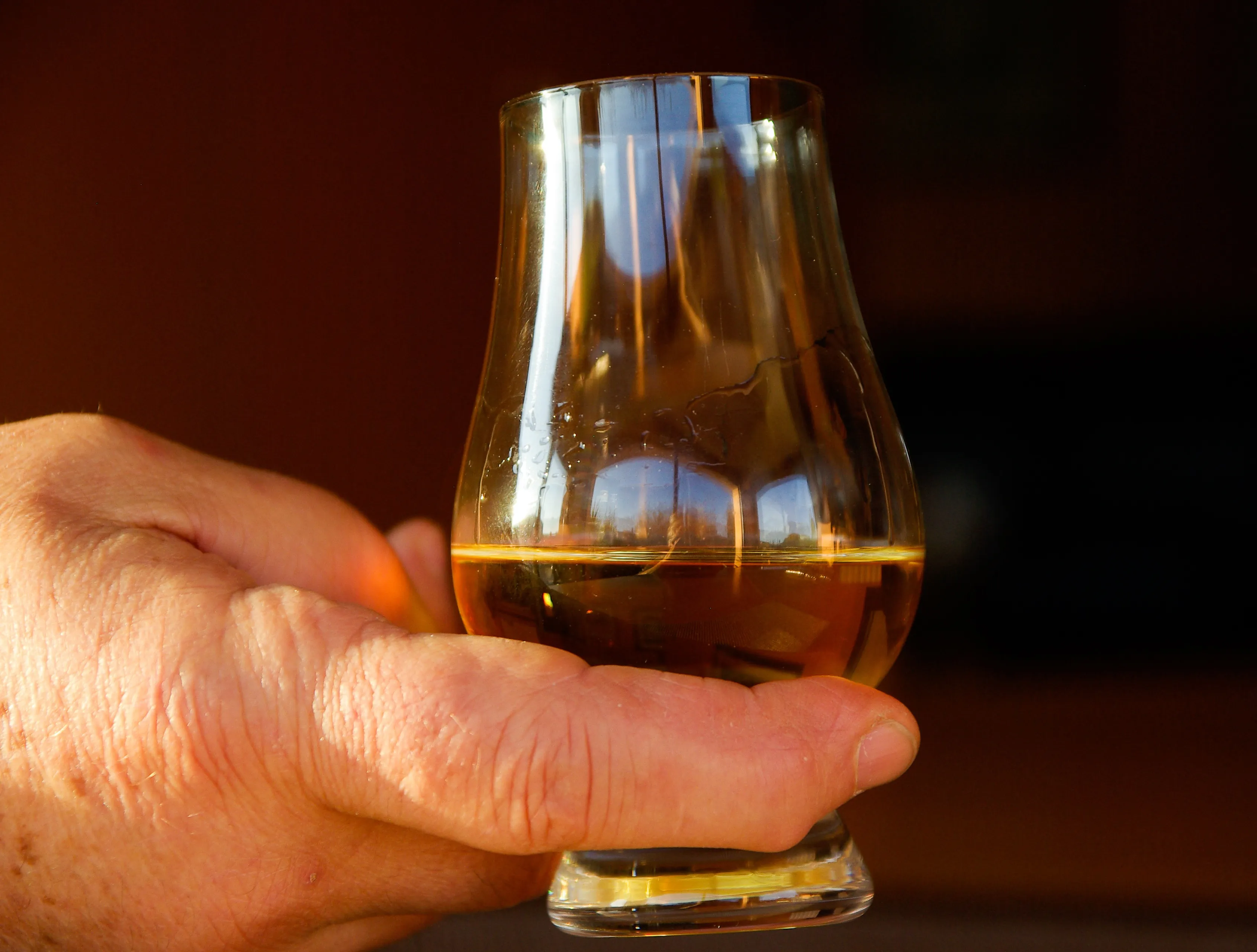 The 5 Best Settings for Tasting Whisky: Set the Scene!