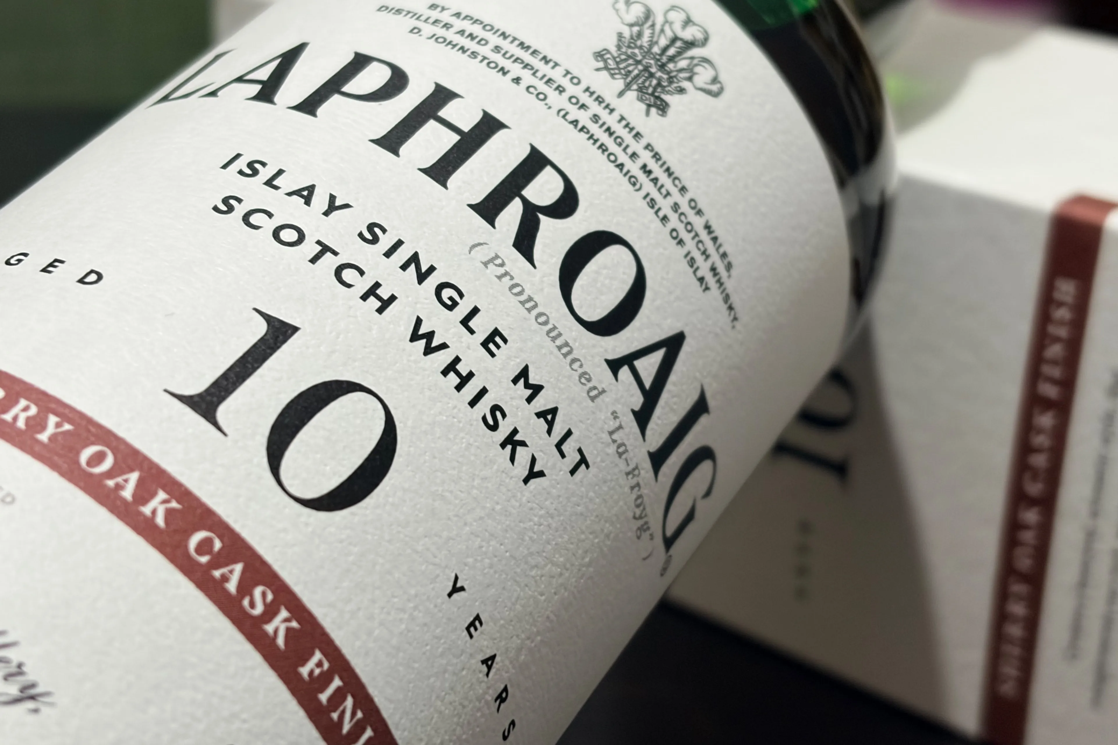 Laphroaig 10 Year Old Sherry Oak Finish Review: Typische Laphroaig turf, maar dan wat zoeter