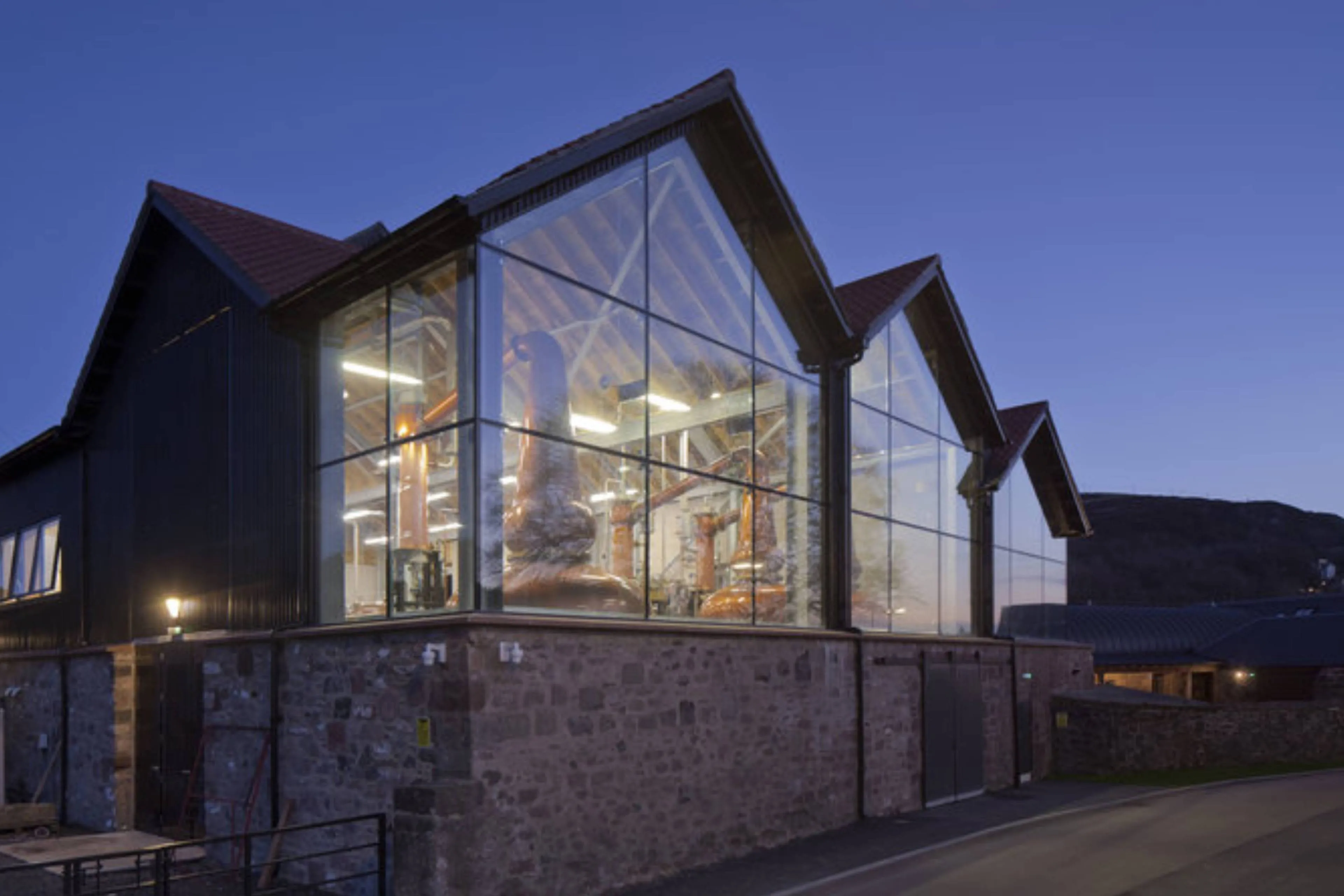 What’s going on at Lindores Abbey Distillery? Rumors of a trouble at the distillery keep on