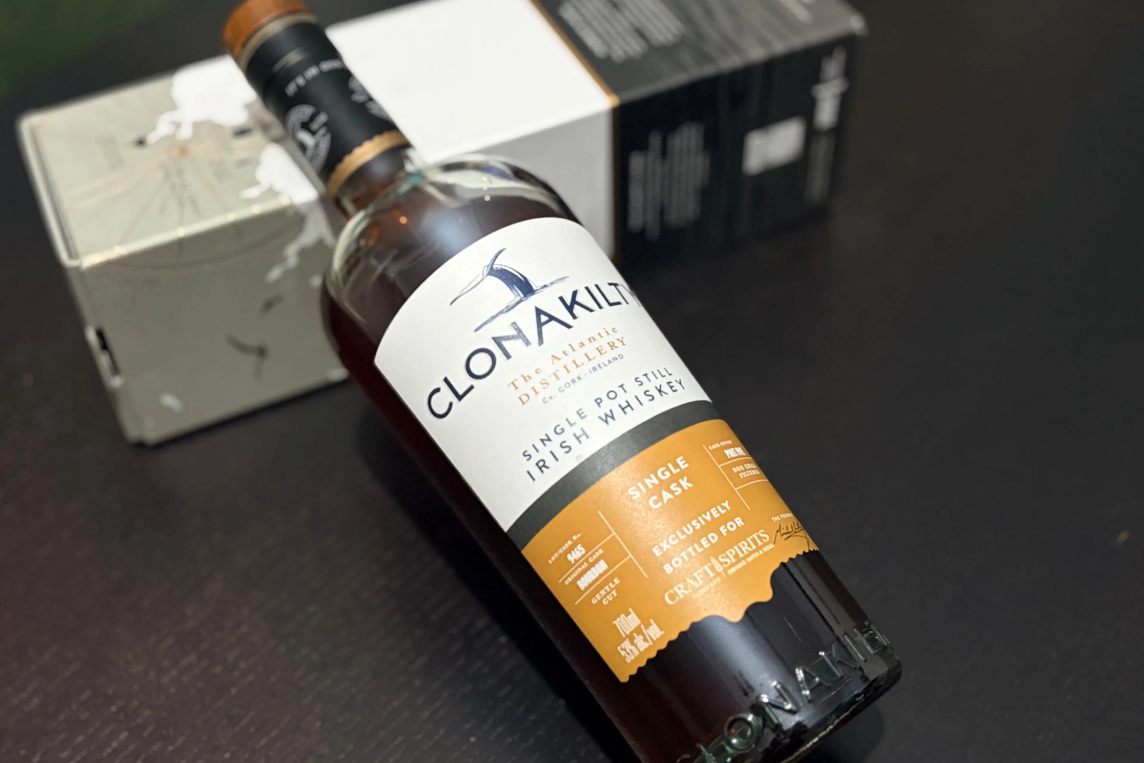 Deze Clonakilty whiskey uit een portvat is een bom van rood fruit met bite