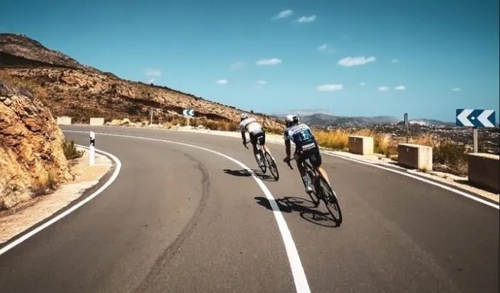 Van der Poel & Evenepoel trainden samen in Spanje: 'We babbelen amper over de koers'