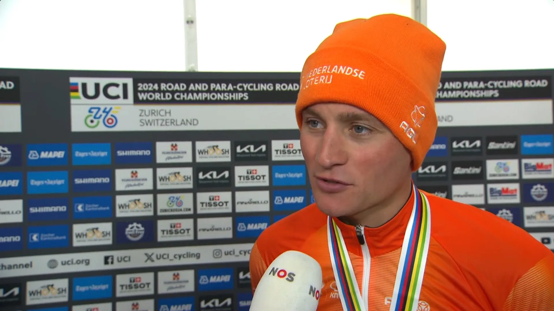 'Diskwalificeer hem!': Mathieu van der Poel krijgt felle kritiek na omstreden actie