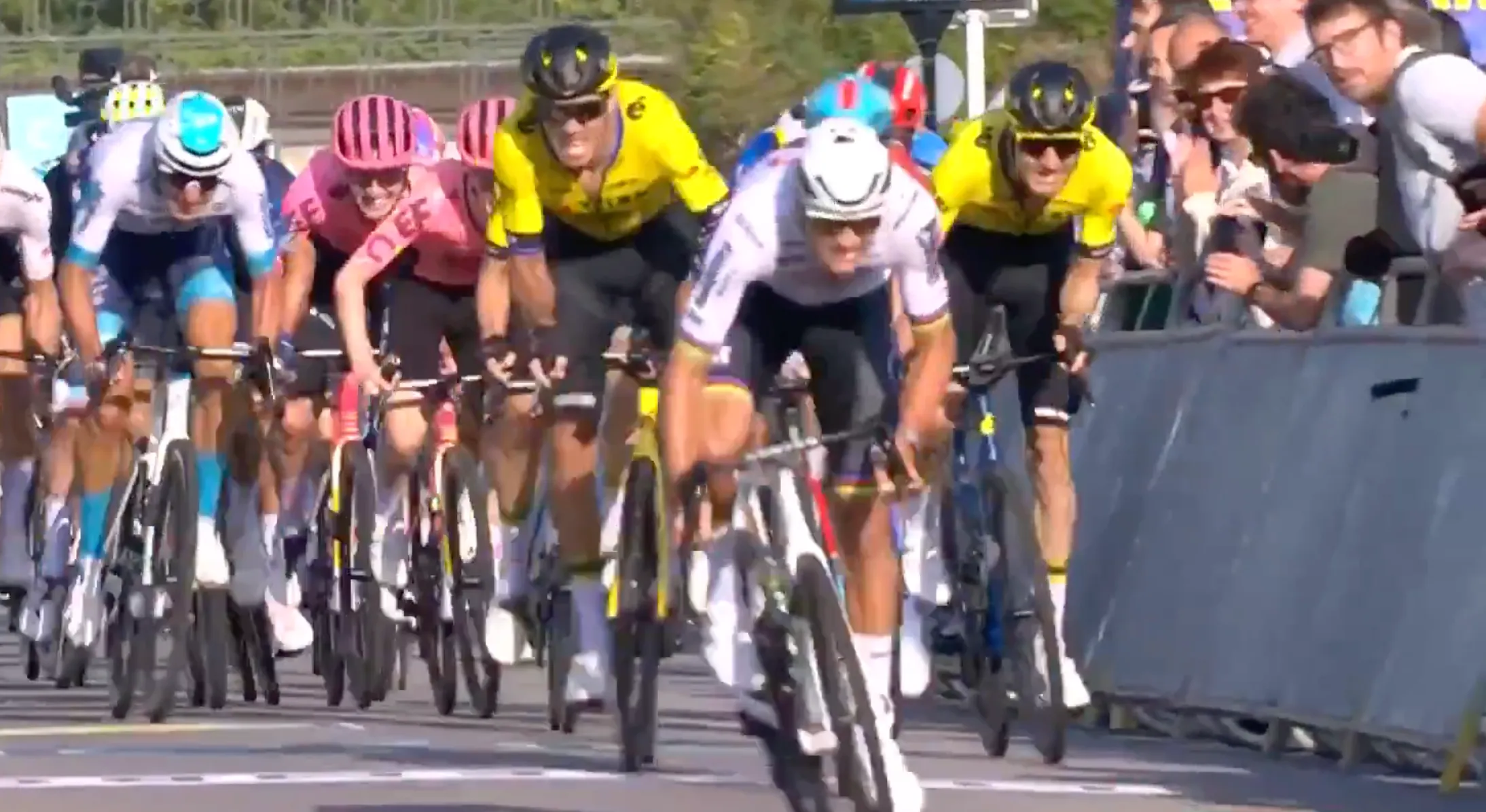 EINDELIJK! Mathieu van der Poel wint met overmacht openingsrit Ronde van Luxemburg
