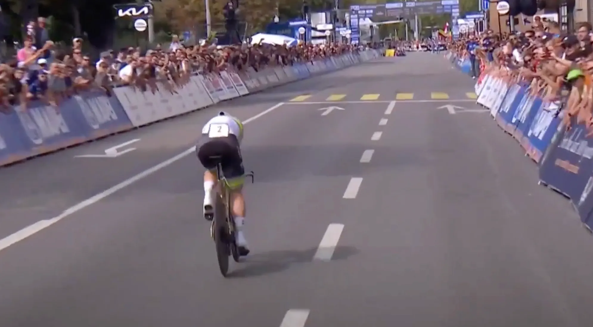 Grace Brown knalt naar wereldtitel tijdrijden, Julie De Wilde verovert brons bij beloften