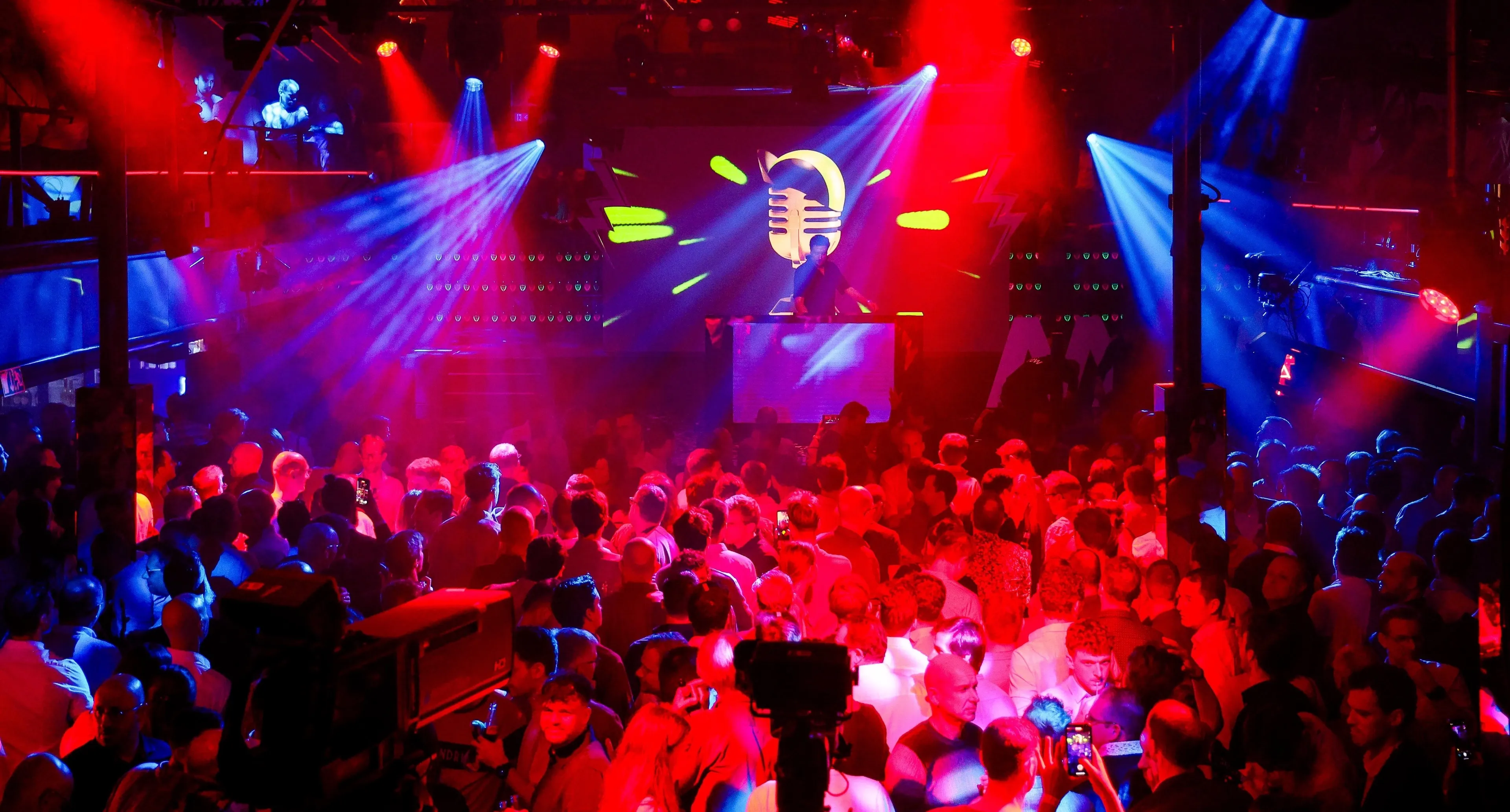 'Dronken Jan Bakelants misdraagt zich tijdens afterparty Eddy's'
