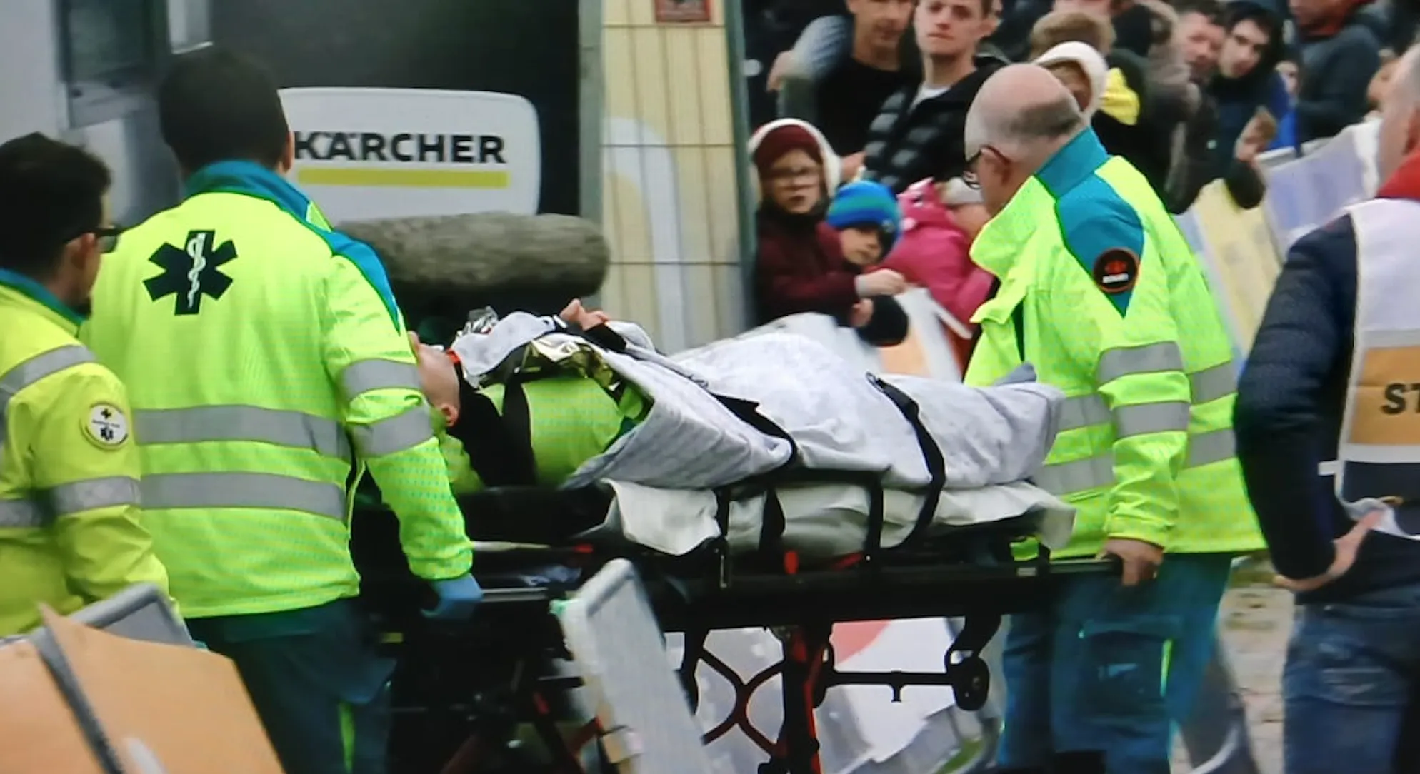 KIJK. Ryan Kamp afgevoerd naar ziekenhuis na zware val in Ruddervoorde