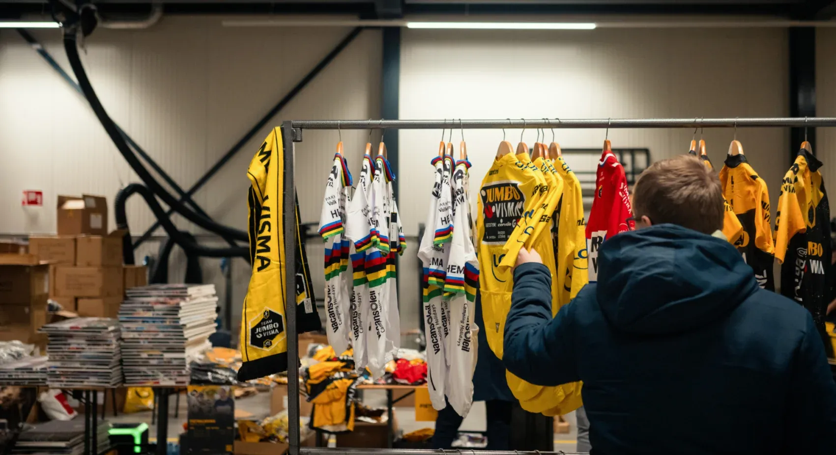 Grijp je kans! Visma - Lease a Bike verkoopt kledij en leiderstruien van Wout van Aert & co