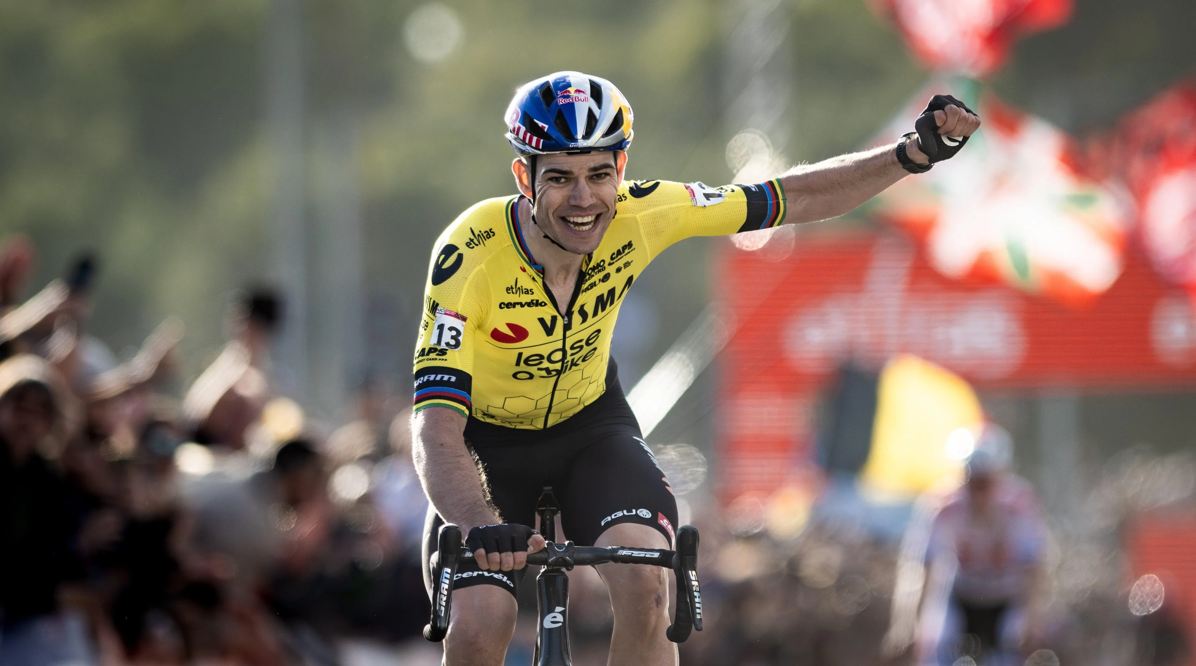 Eindelijk! Wout van Aert maakt rentree in het veld bekend