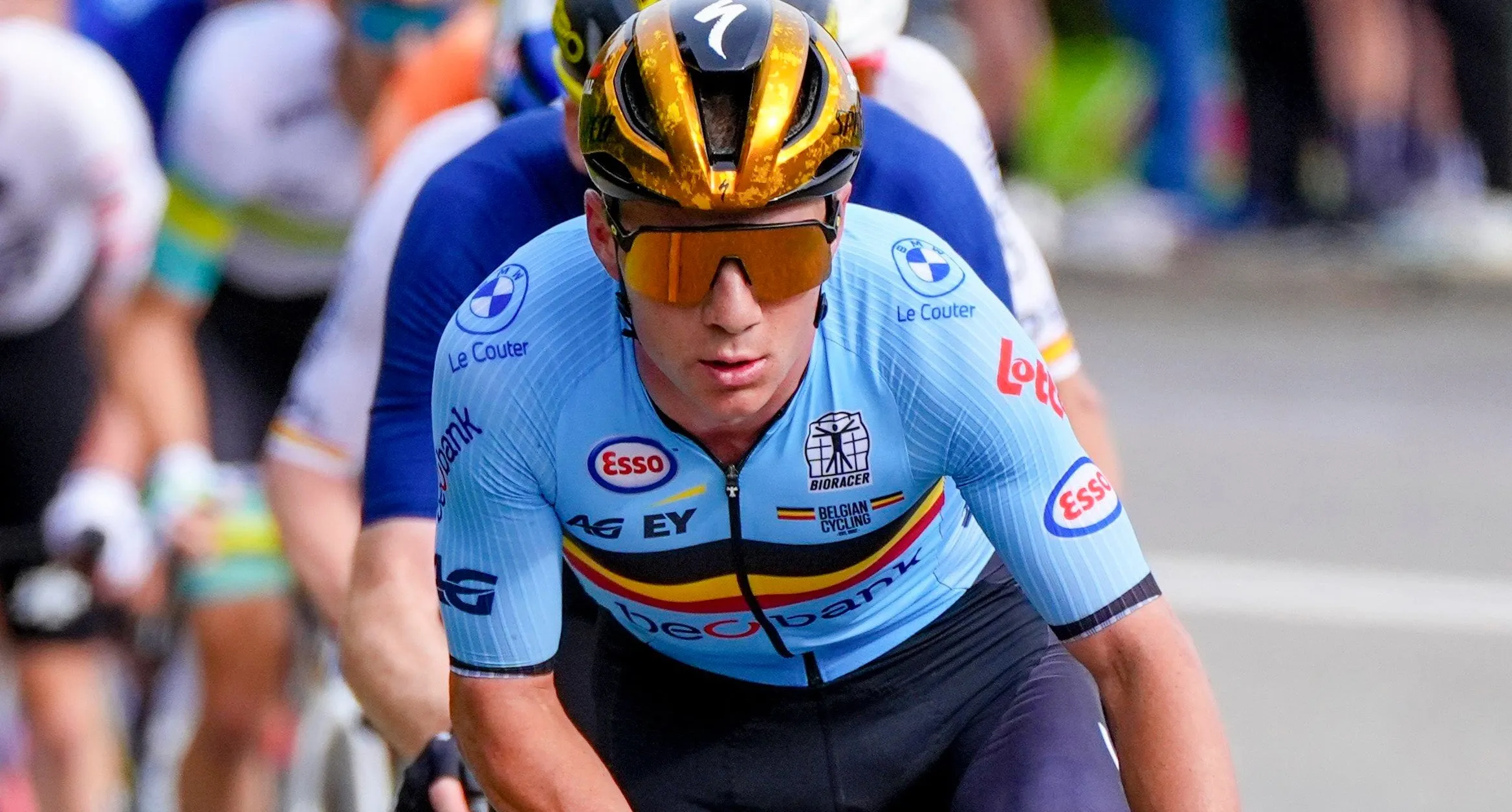 Evenepoel heeft niet mis te verstane boodschap voor postbode die hem van de fiets knalde