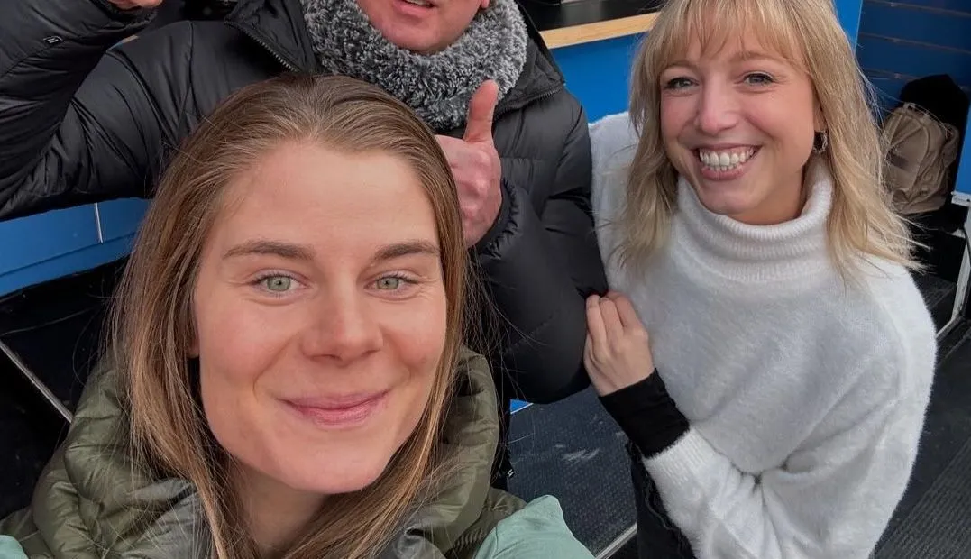 Lotte Kopecky schenkt auto weg om kinderen in armoede een mooie kerst te bezorgen