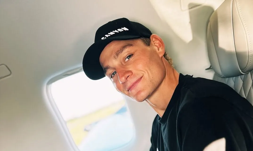 Adrie van der Poel verklaart waarom zoonlief per se met privéjet naar Besançon wilde