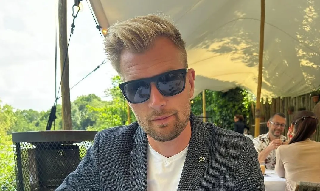 KIJK. Ruben Van Gucht amuseert zich na dronken rit in brouwerij, VRT tikt hem op de vingers