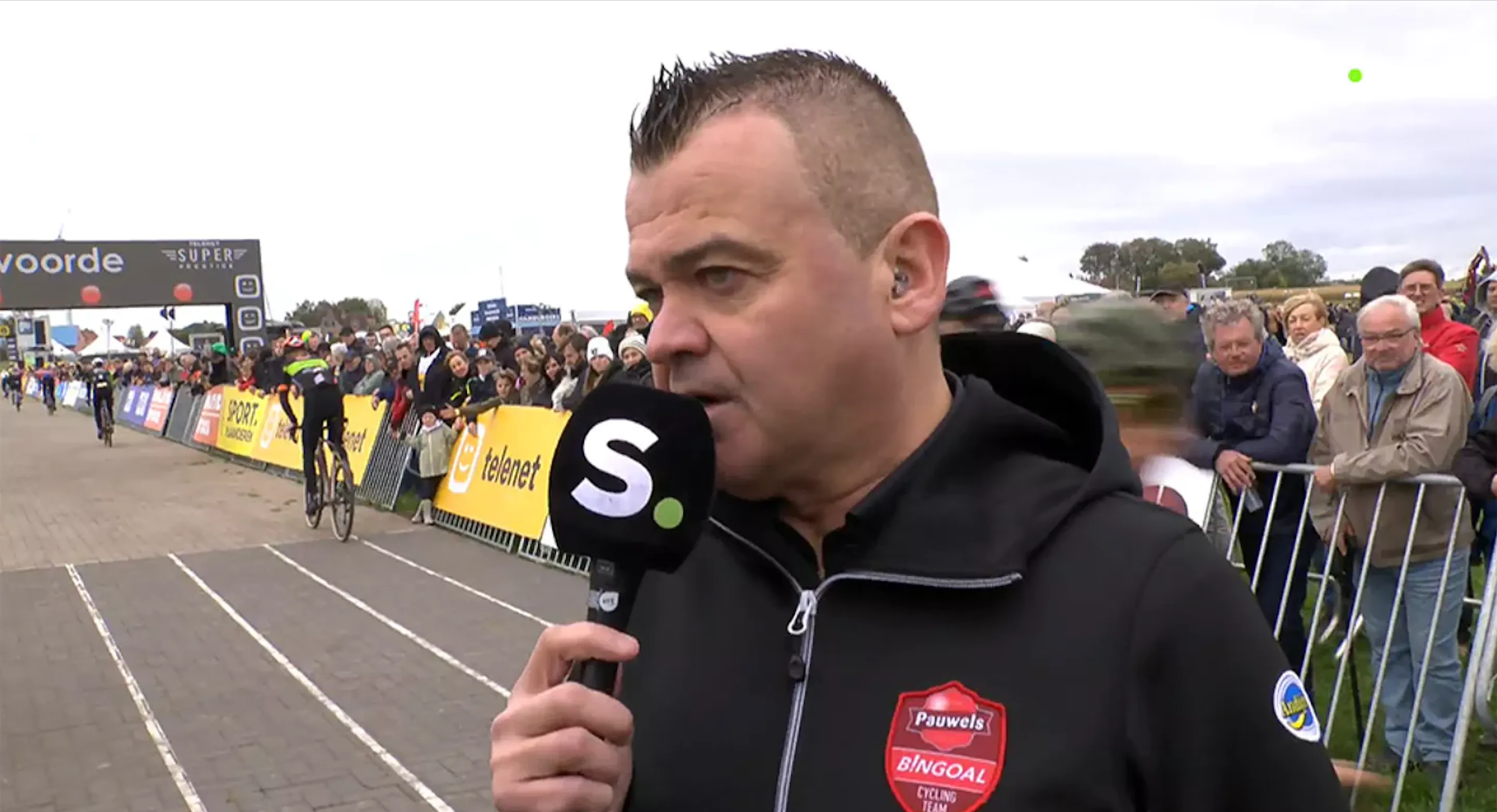 Jurgen Mettepenningen ziet één crosser in staat om Mathieu van der Poel te volgen