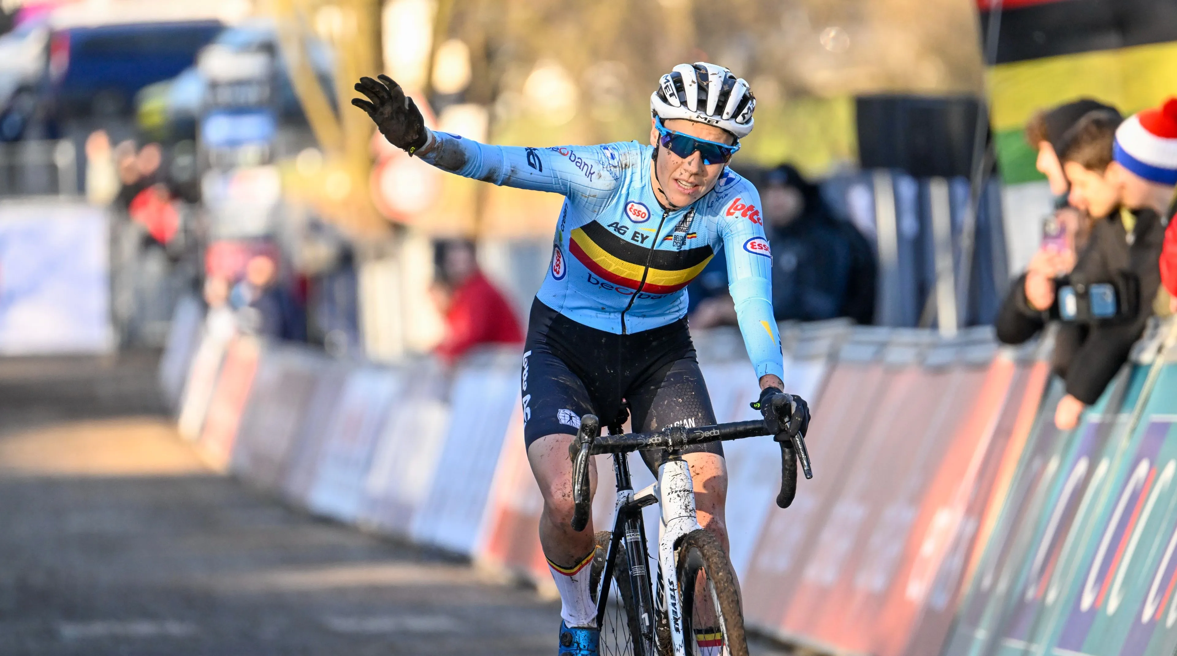 Naast Sanne Cant hangen zondag nog 6 (!) veldrijders hun crossfiets aan de wilgen