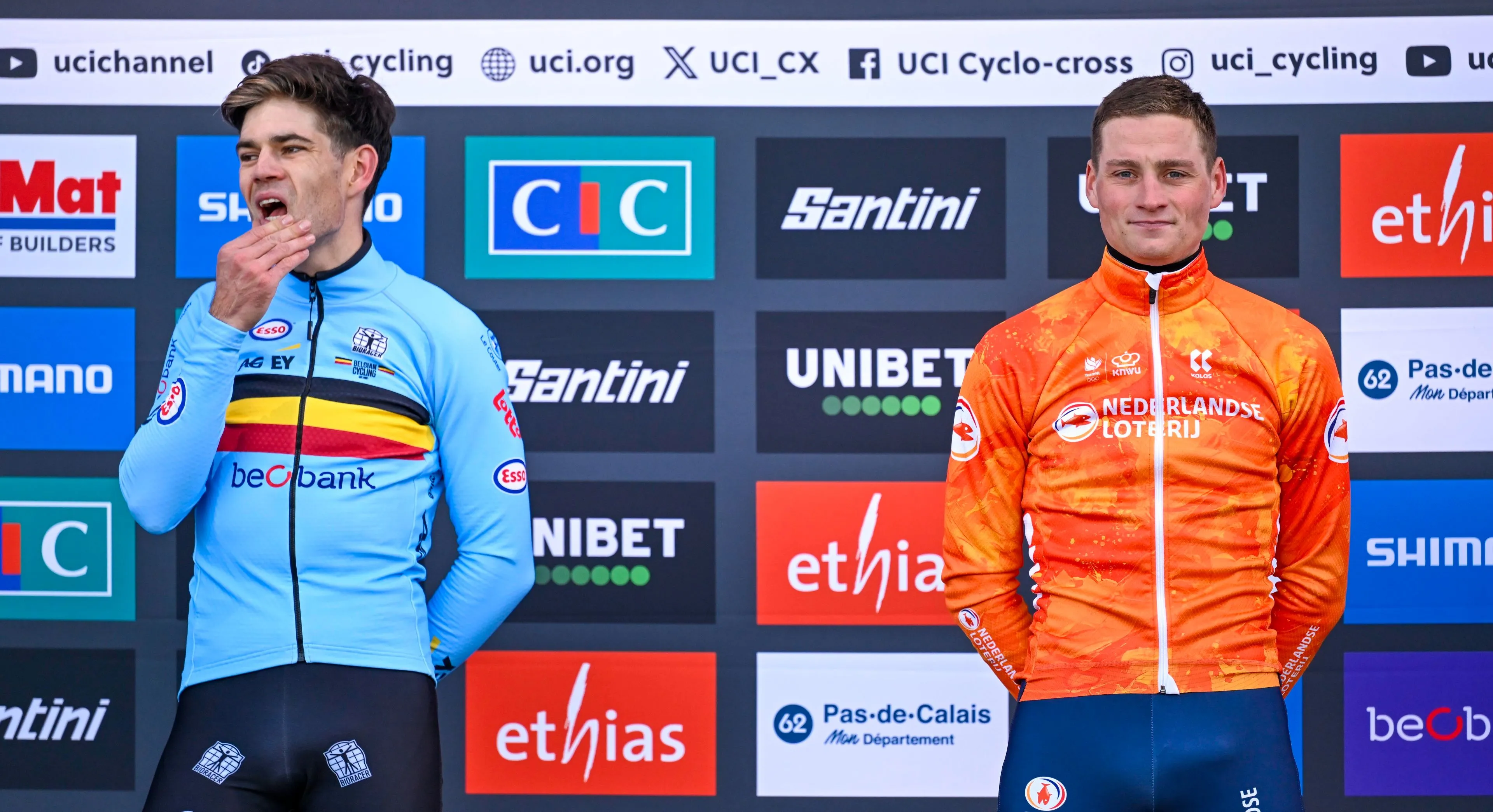 Is Wout van Aert bestolen van wereldtitel? 'Heb het idee dat ik niet veel tijd verloor'