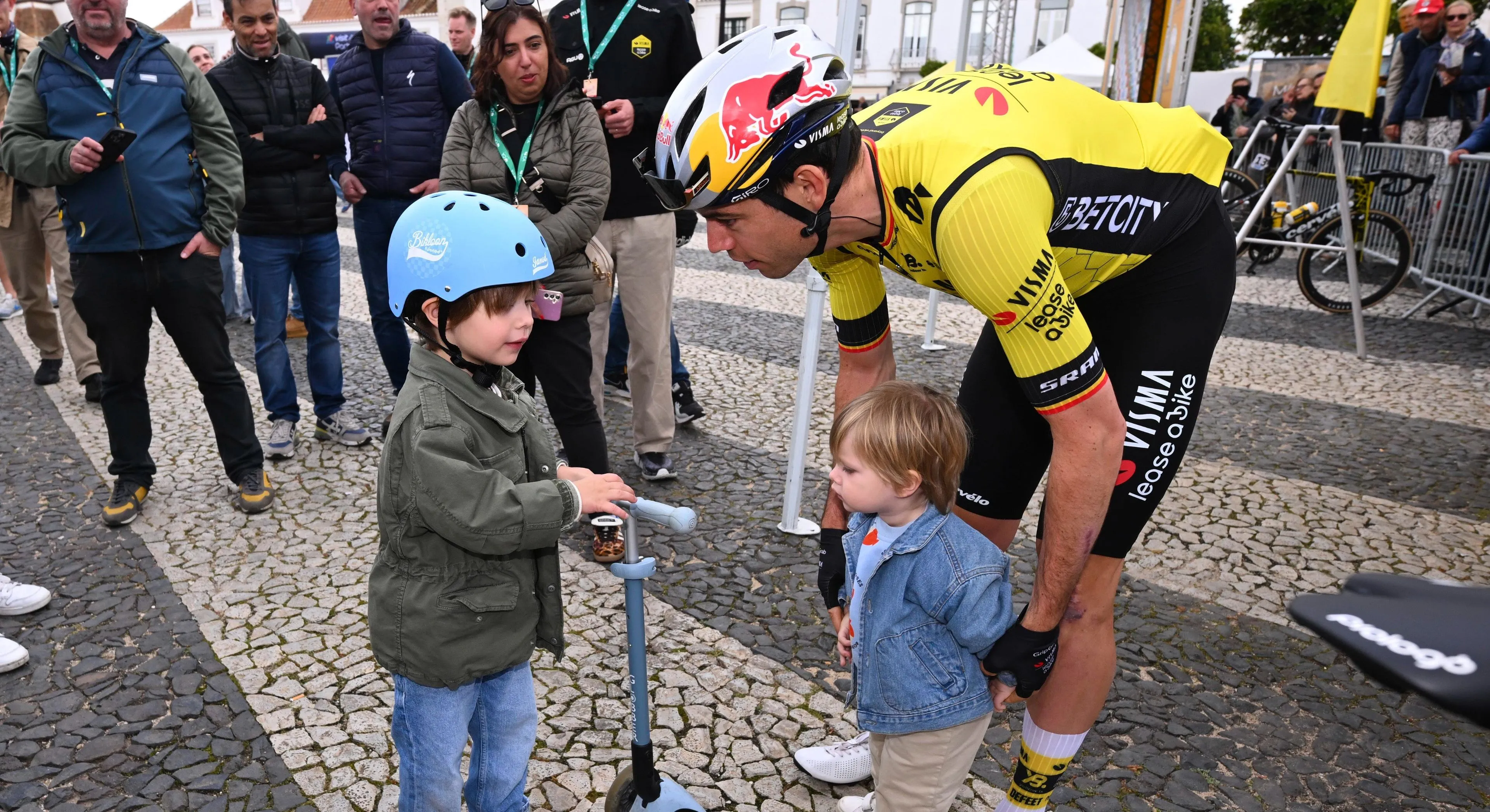 'Papa, waarom ben jij pas 8e?': Georges teleurgesteld over prestatie van Wout van Aert