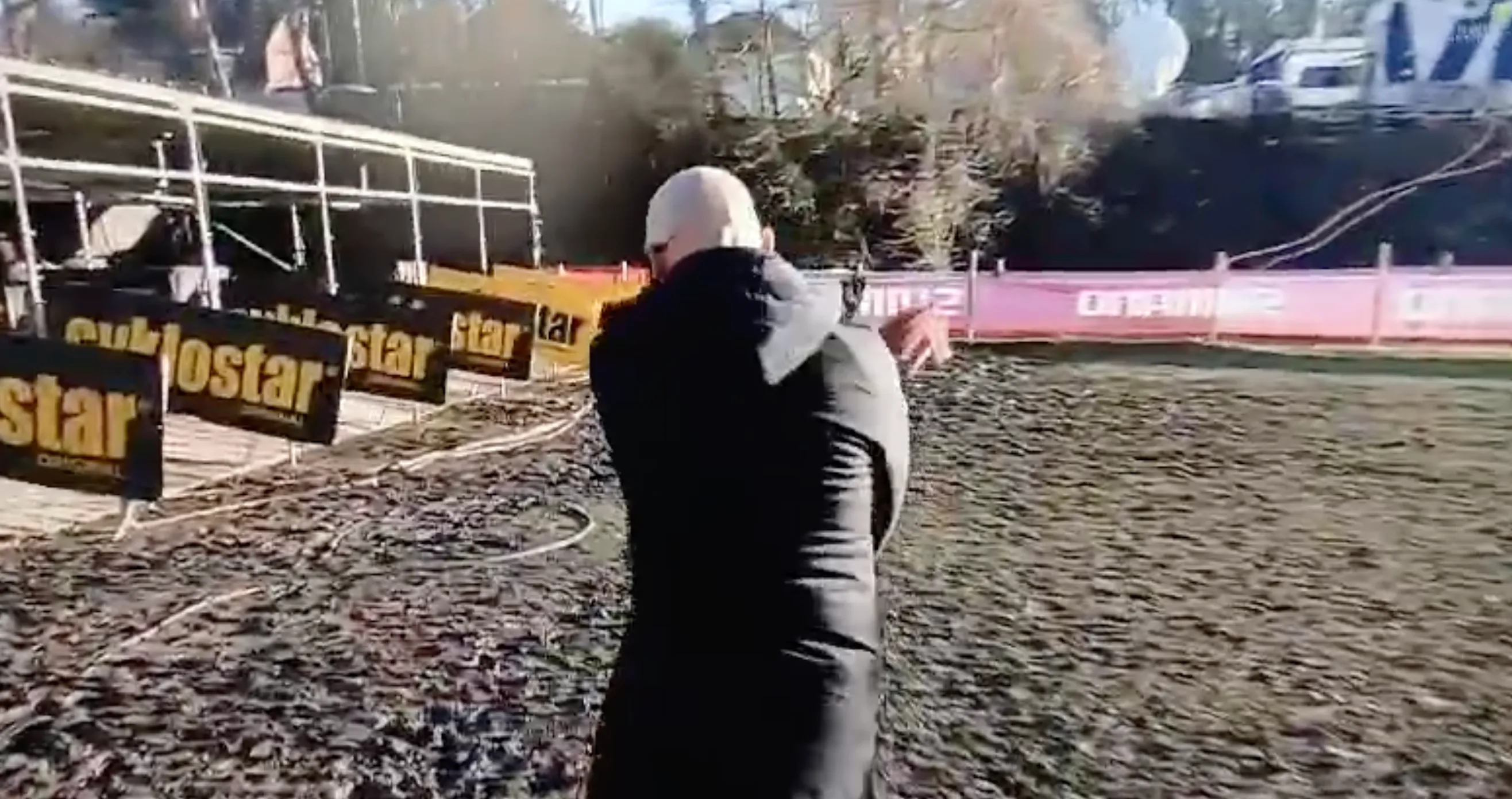 VIDEO. Sven Nys gaat door het lint na finish WK