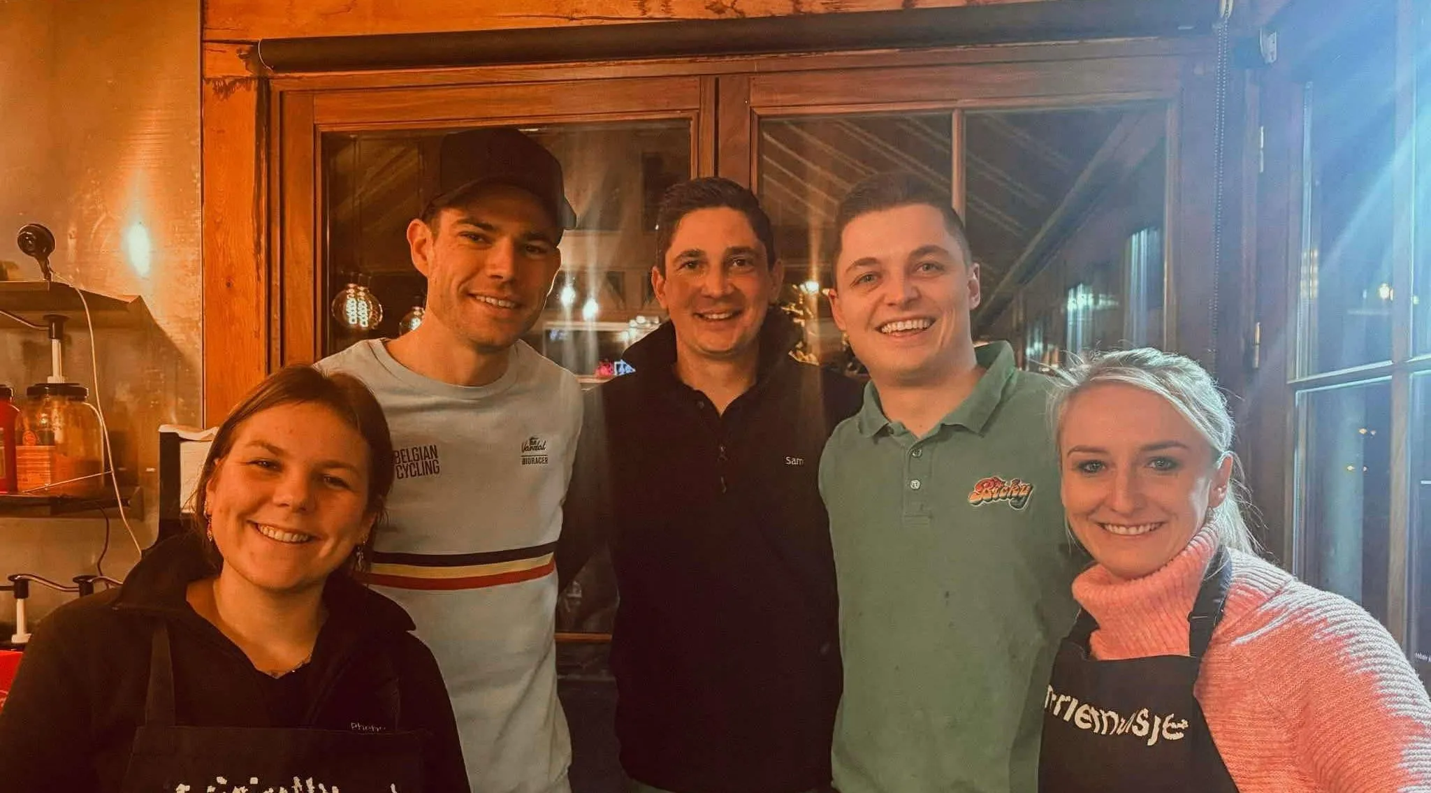 Frituuruitbaatster was 'de kluts kwijt' na bezoek Wout van Aert: 'Hij was zo vriendelijk!'