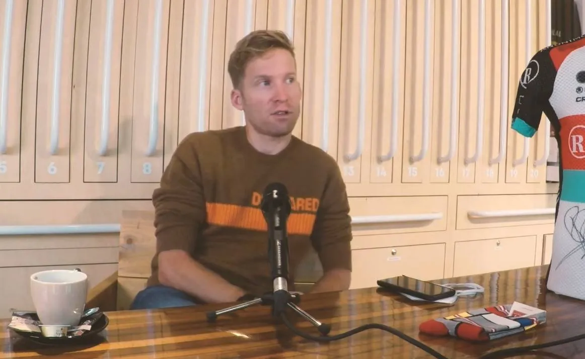 Schermopname_10-3-2026_152317_www.youtube.com