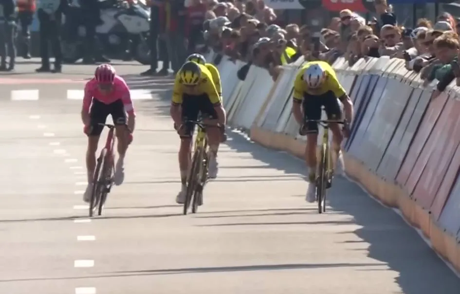 Schermopname_1-4-2026_113516_www.youtube.com