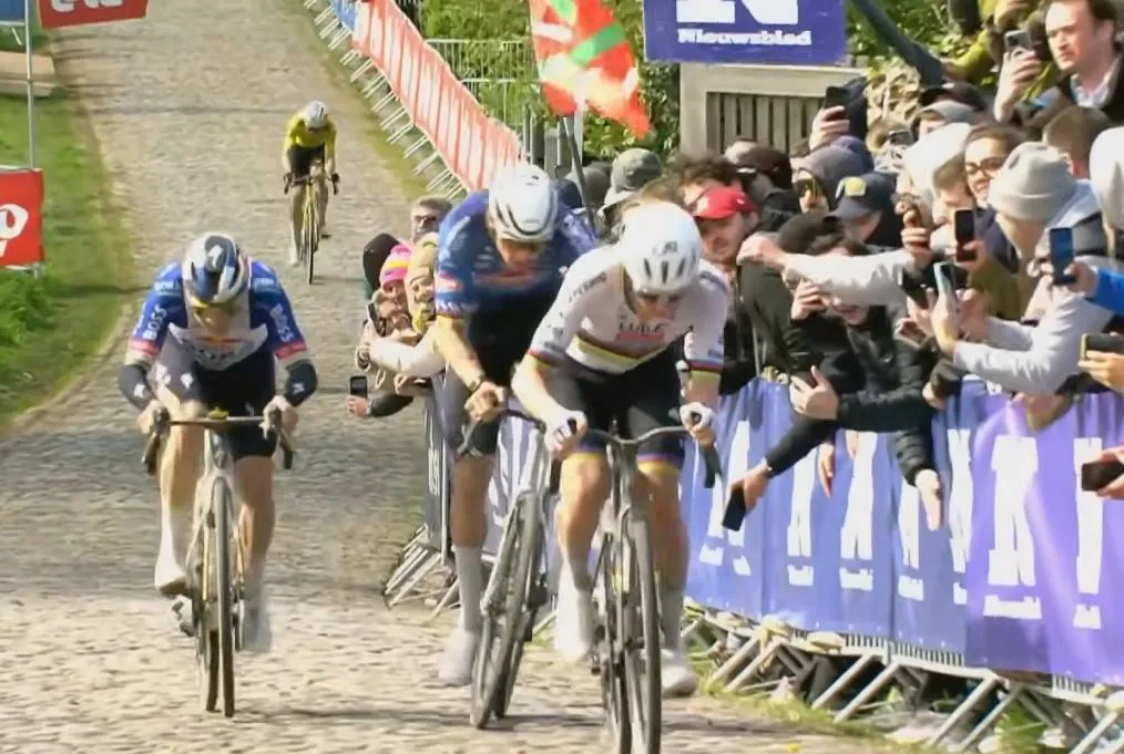 'Blunderende' Evenepoel hard aangepakt: "Hij moet dat toch dringend gaan leren!"