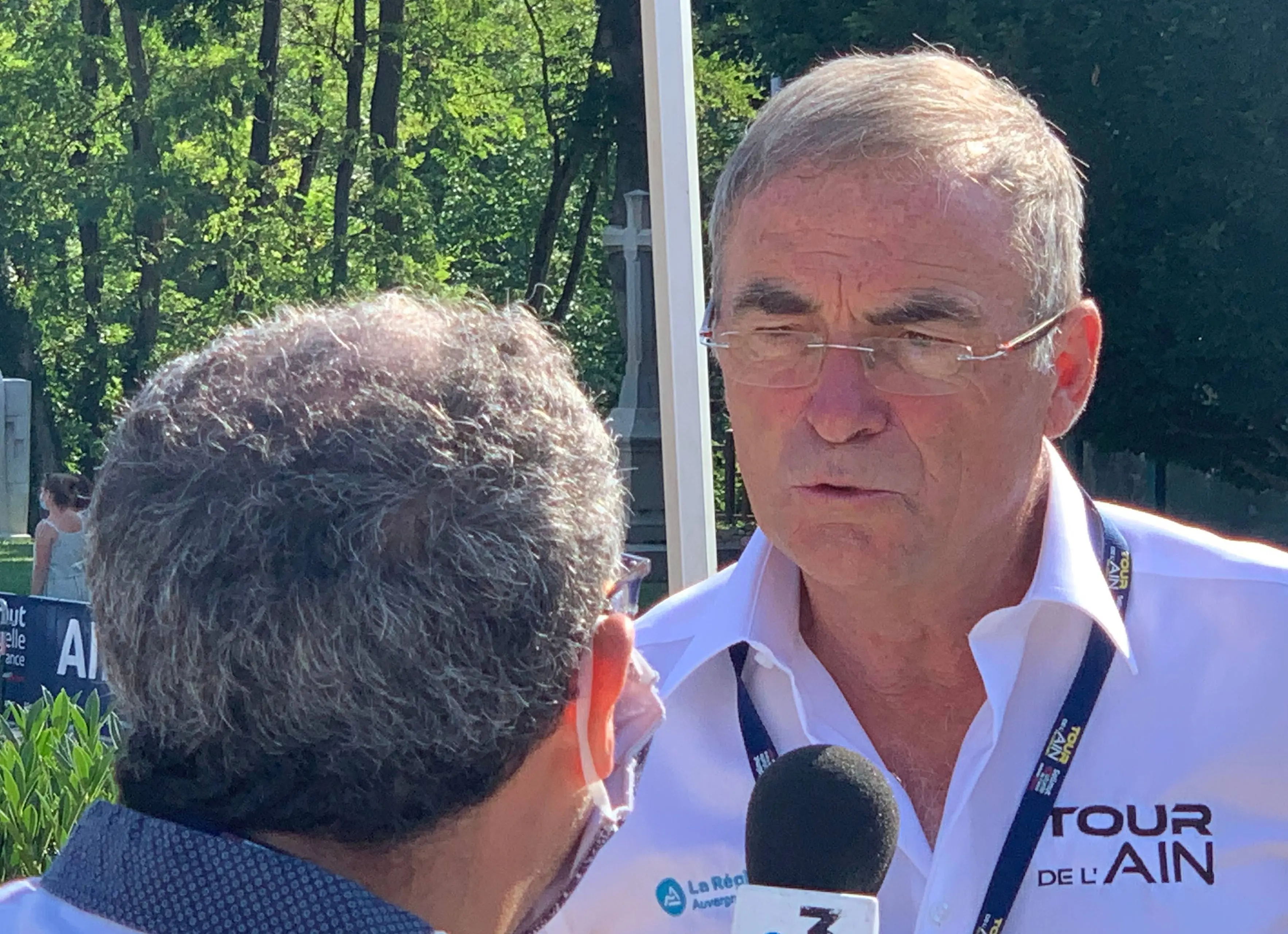 Bernard Hinault geeft een interview