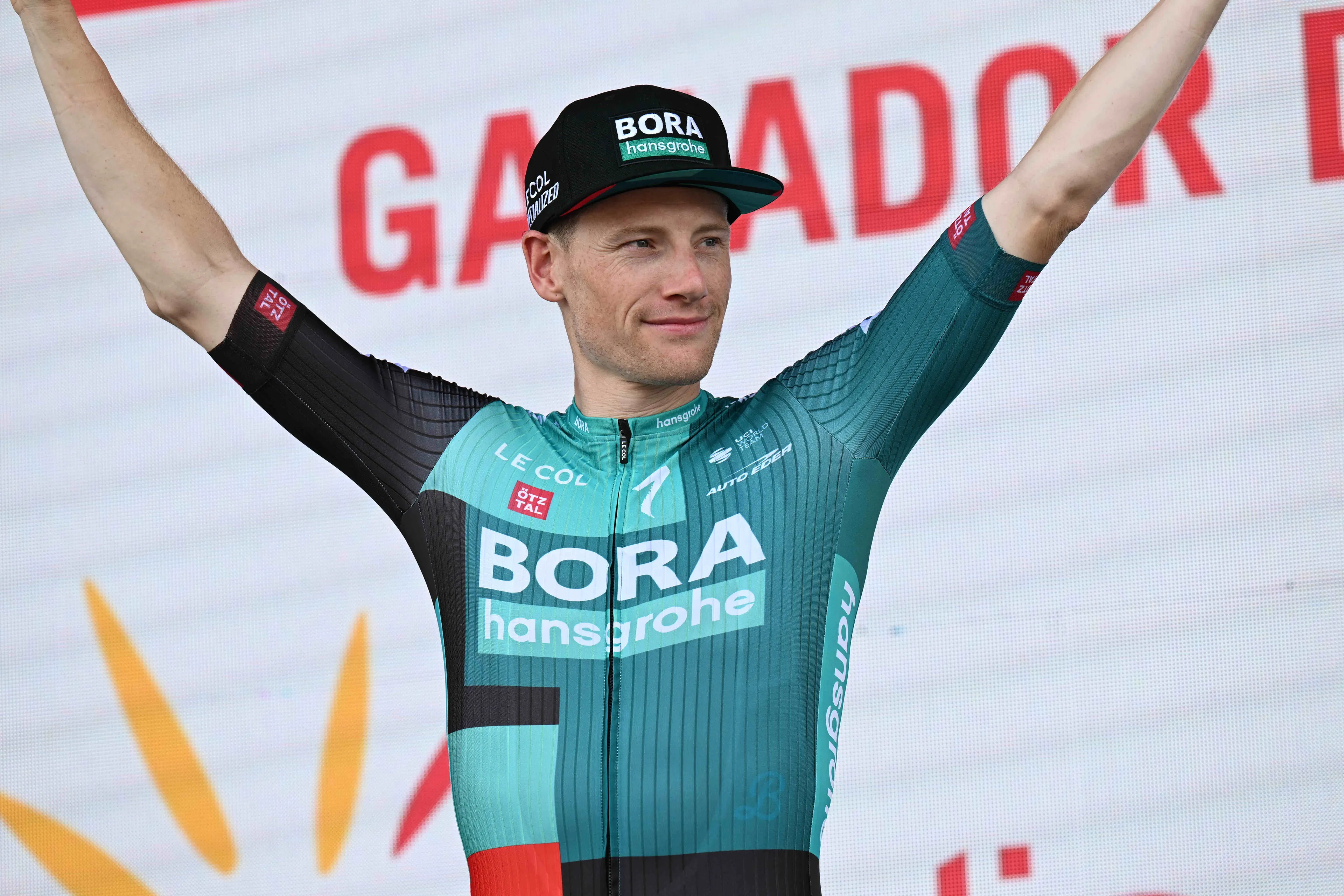Coach van Sam Bennett verzekert dat de Ier nog grote doelen voor ogen heeft: "Vanaf de eerste dag heeft hij gezegd dat hij de groene trui wil winnen.".