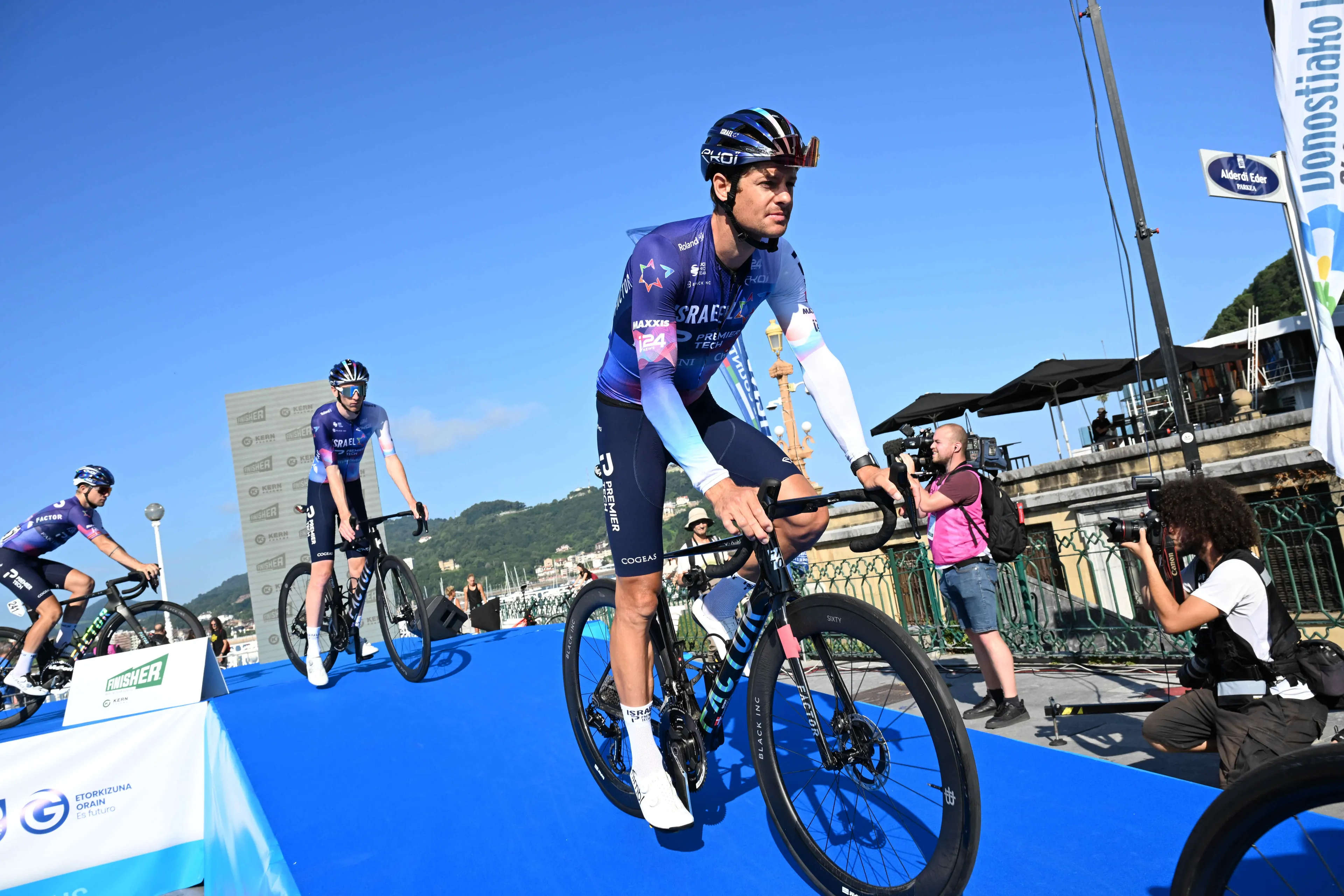 Jakob Fuglsang: "Als de resultaten weer uitblijven en het een slecht seizoen wordt, zoals de afgelopen twee jaar, is het misschien beter om de fiets aan de wilgen te hangen."