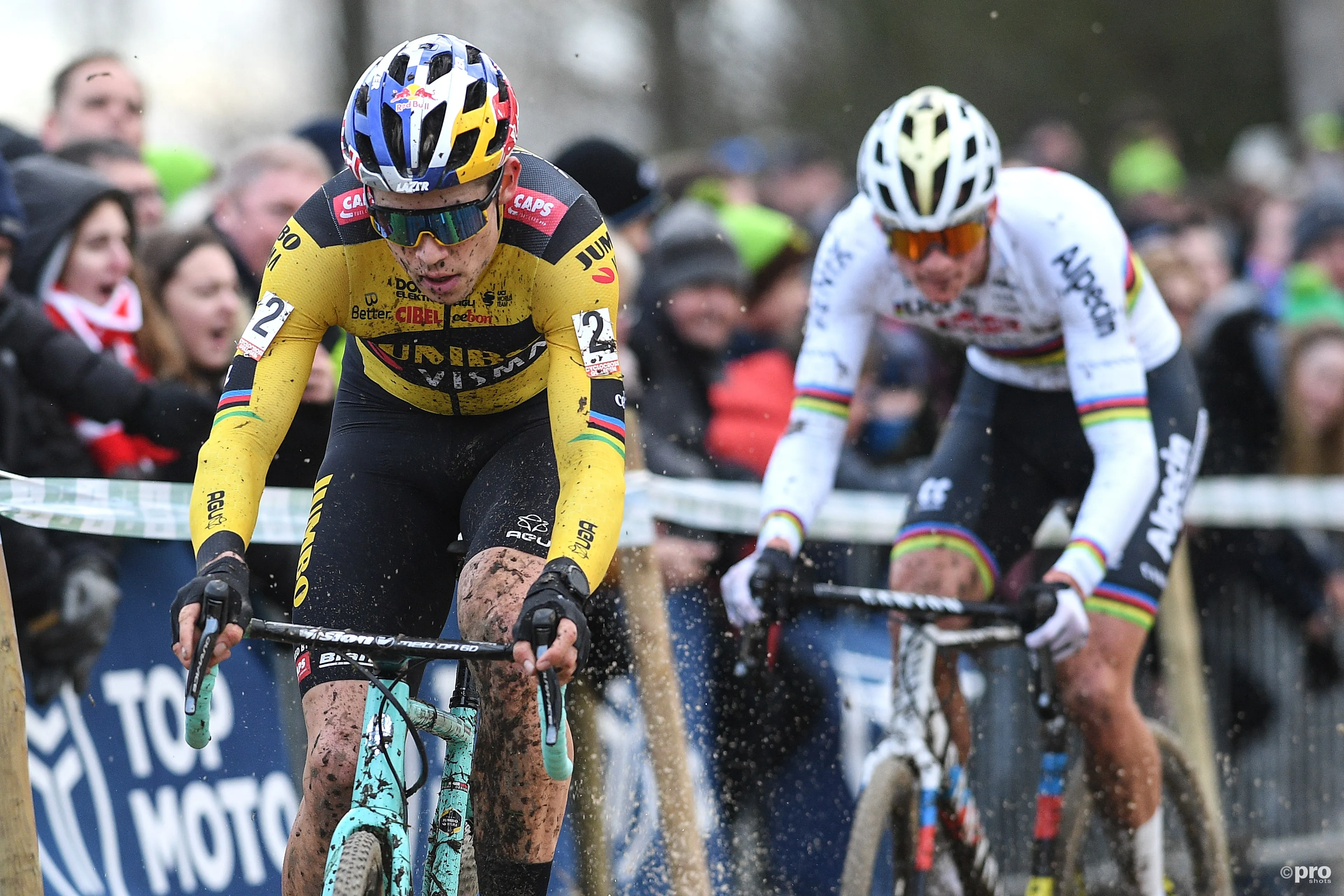 "We hebben veel aan elkaar te danken" - Mathieu van der Poel vol respect over rivtaliteit met Wout van Aert