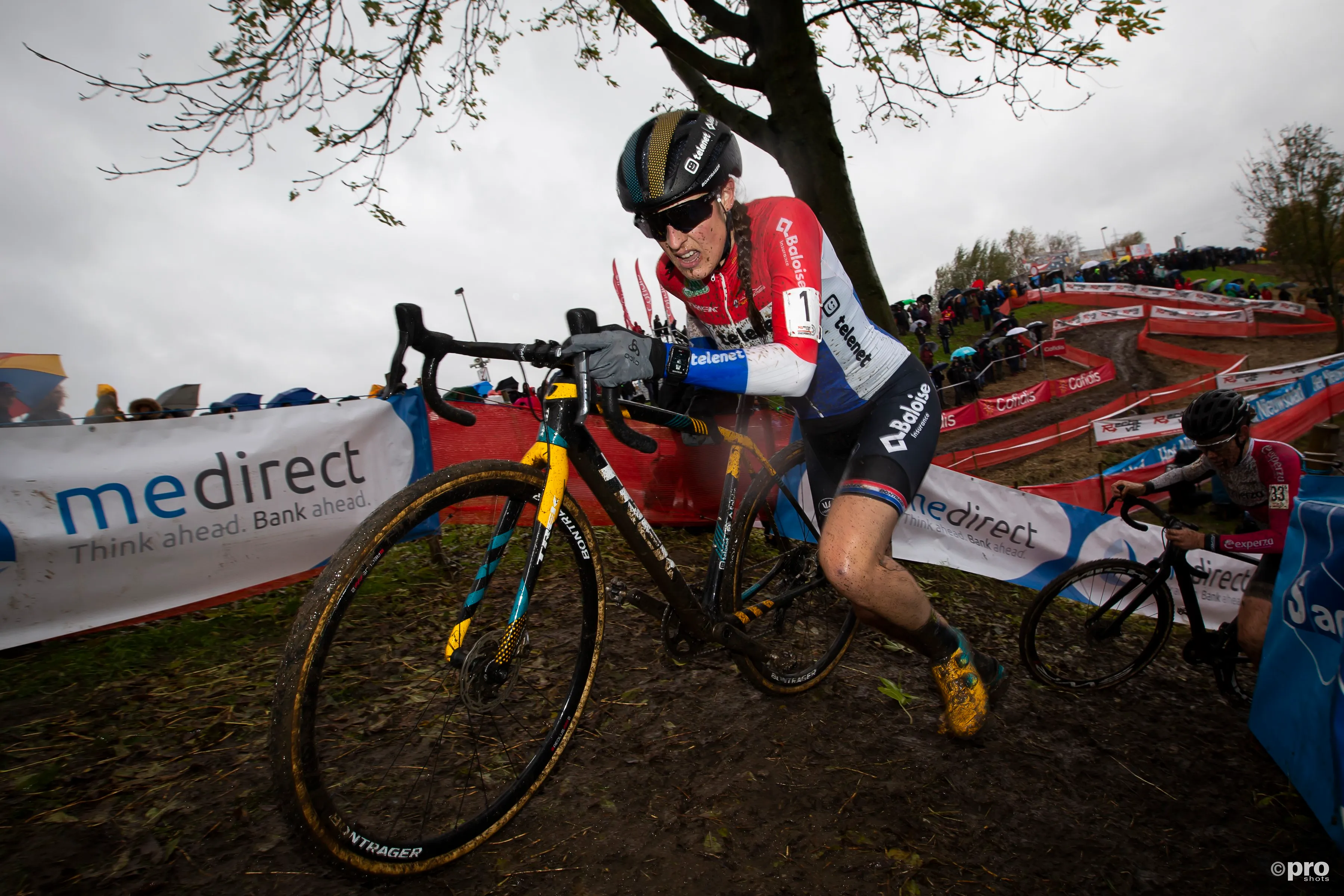 Lucinda Brand reageert op gevecht met Van Empel en Alvarado op EK Cyclocross:  "Vechten tegen twee zeer explosieve dames"