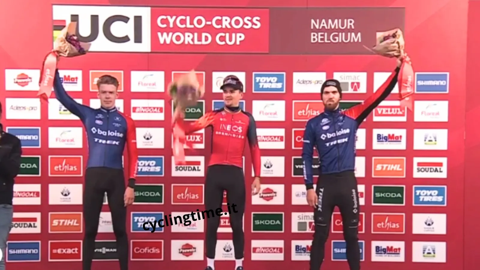 Pidcock, Ronhaar en Nieuwenhuis schrijven geschiedenis op wereldbekerwedstrijd cyclocross in Namen