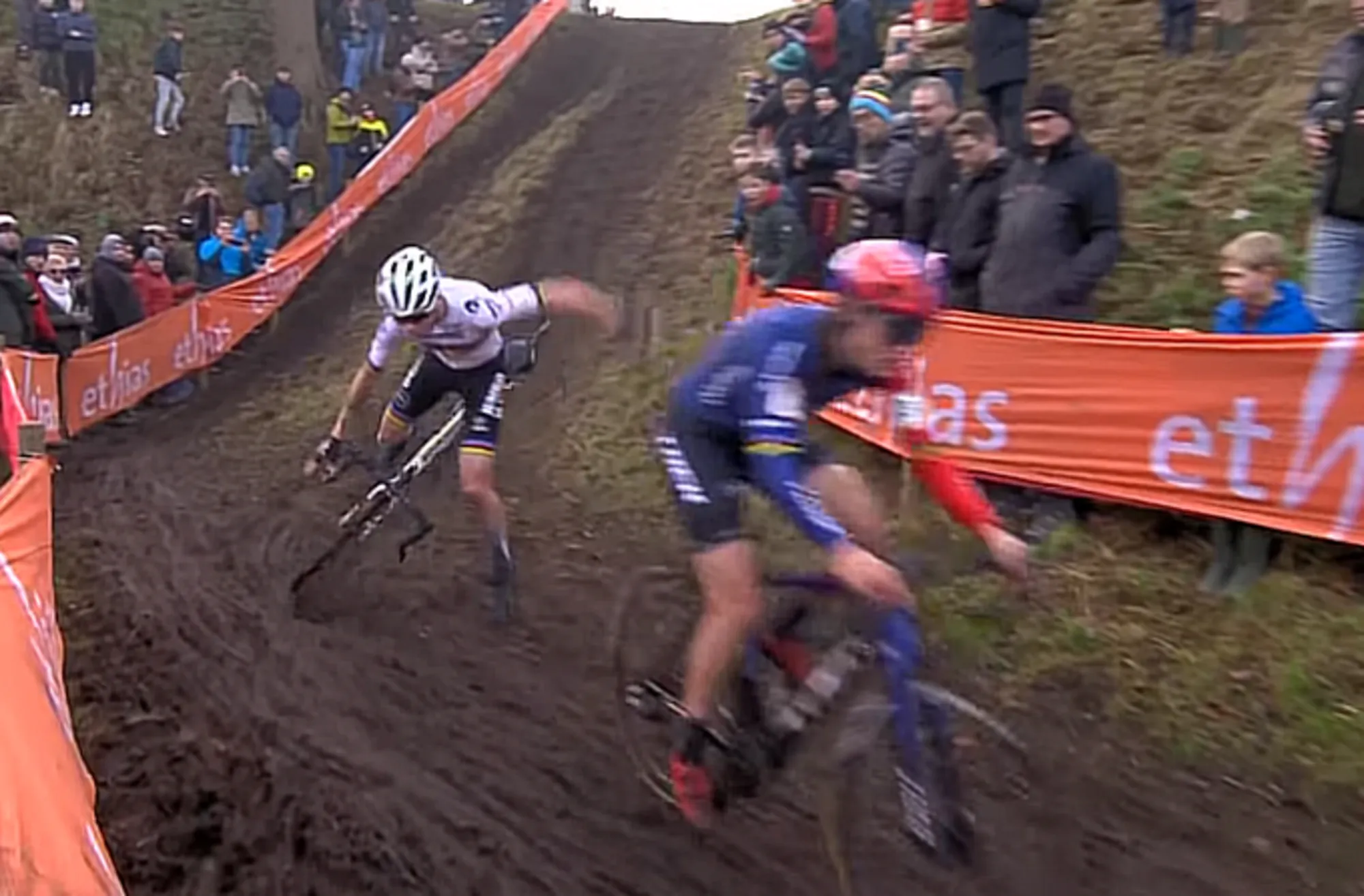 VIDEO: Fem van Empel komt val niet meer te boven en eindigt buiten de podiumplaatsen
