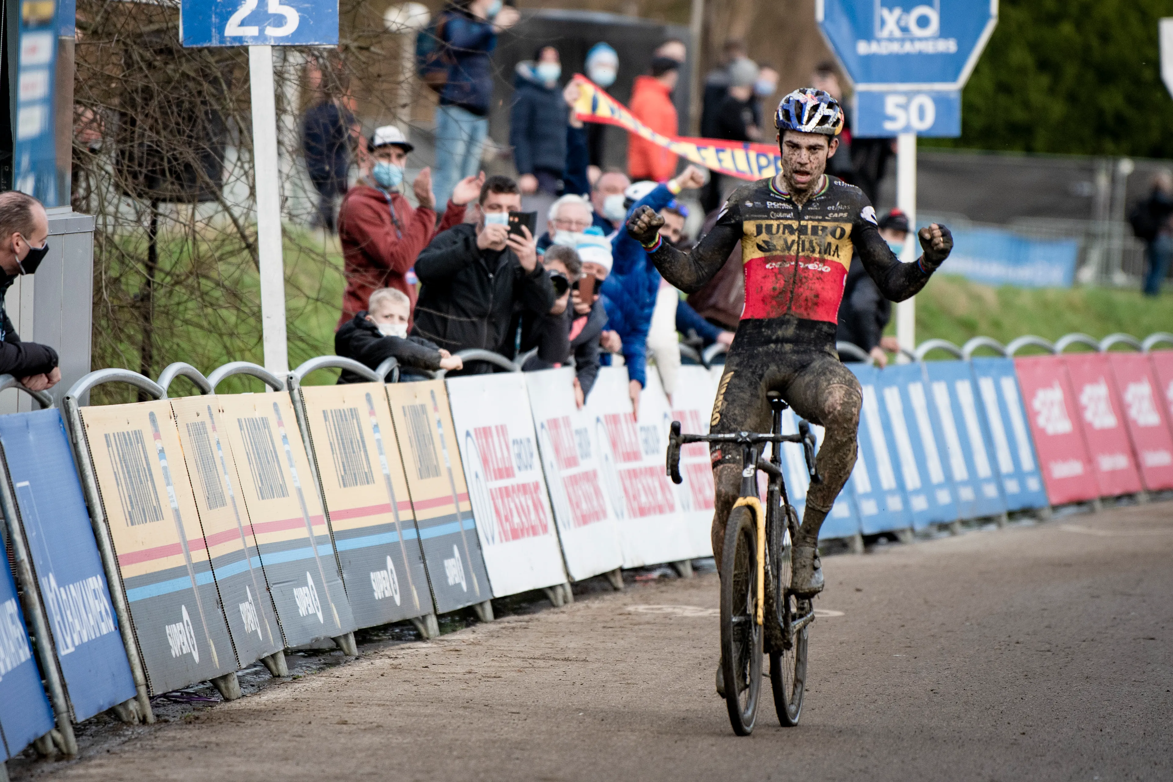 "Het verschil met vorig jaar is duidelijk: toen was de cross een doel, nu niet meer" - Mathieu Heijboer verwacht geen veldritdominantie van Wout van Aert