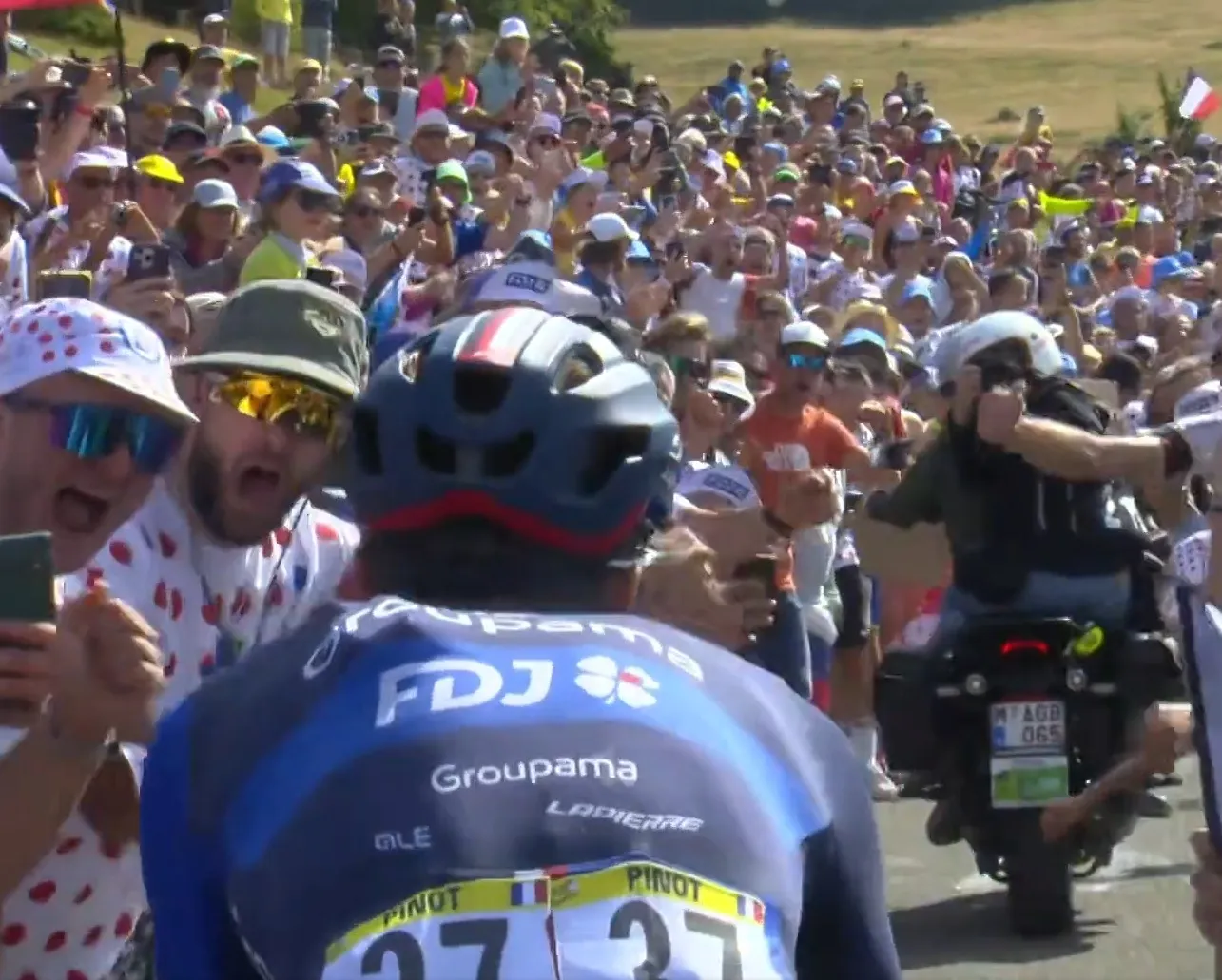 "Mijn oren suisden 48 uur lang" - Thibaut Pinot zijn epische beklimming in de Col du Petit Ballon beschreven in nieuwe documentaire 'Virage Pinot'