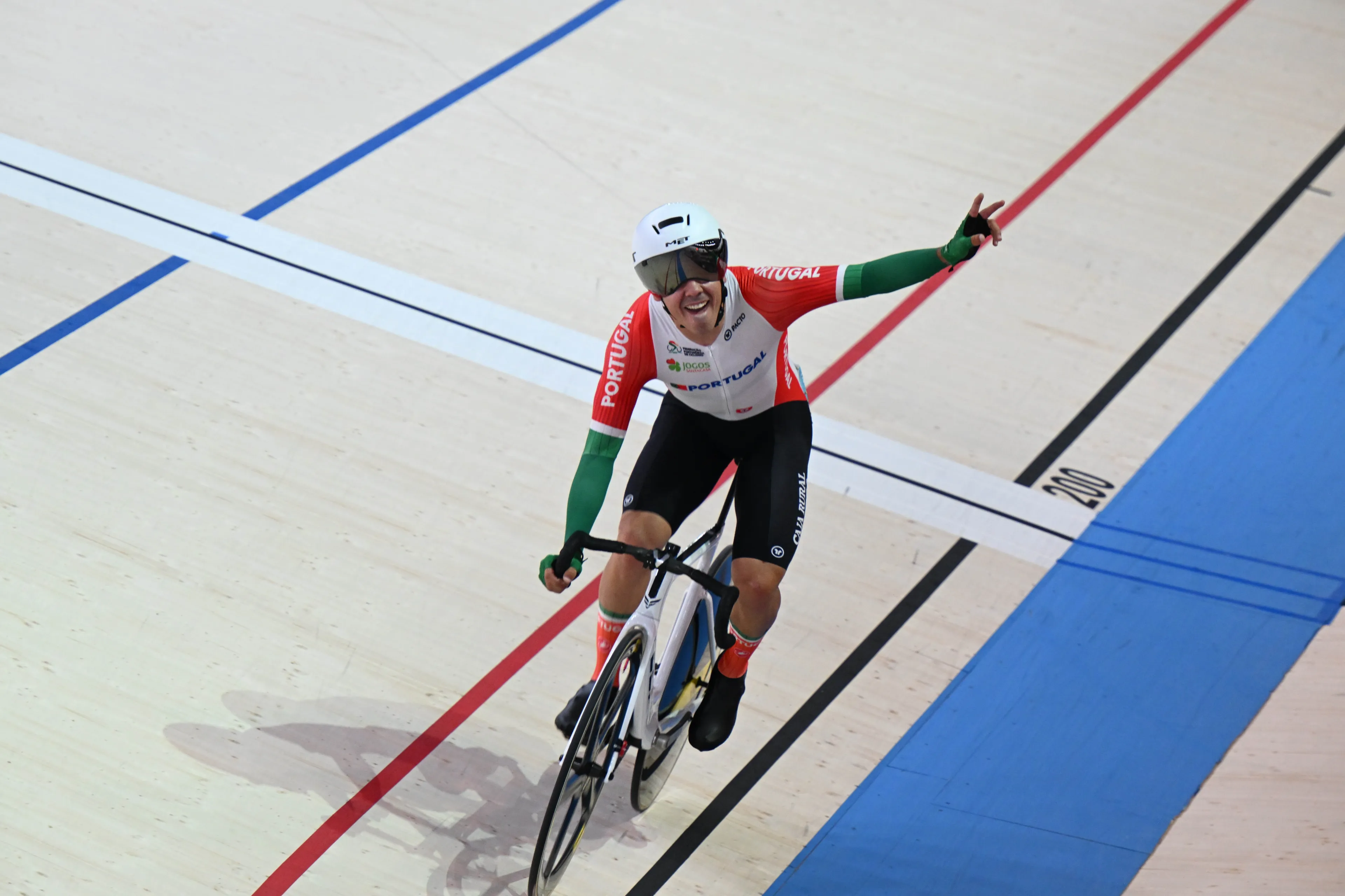Portugese ster Iúri Leitão is Europees kampioen scratch