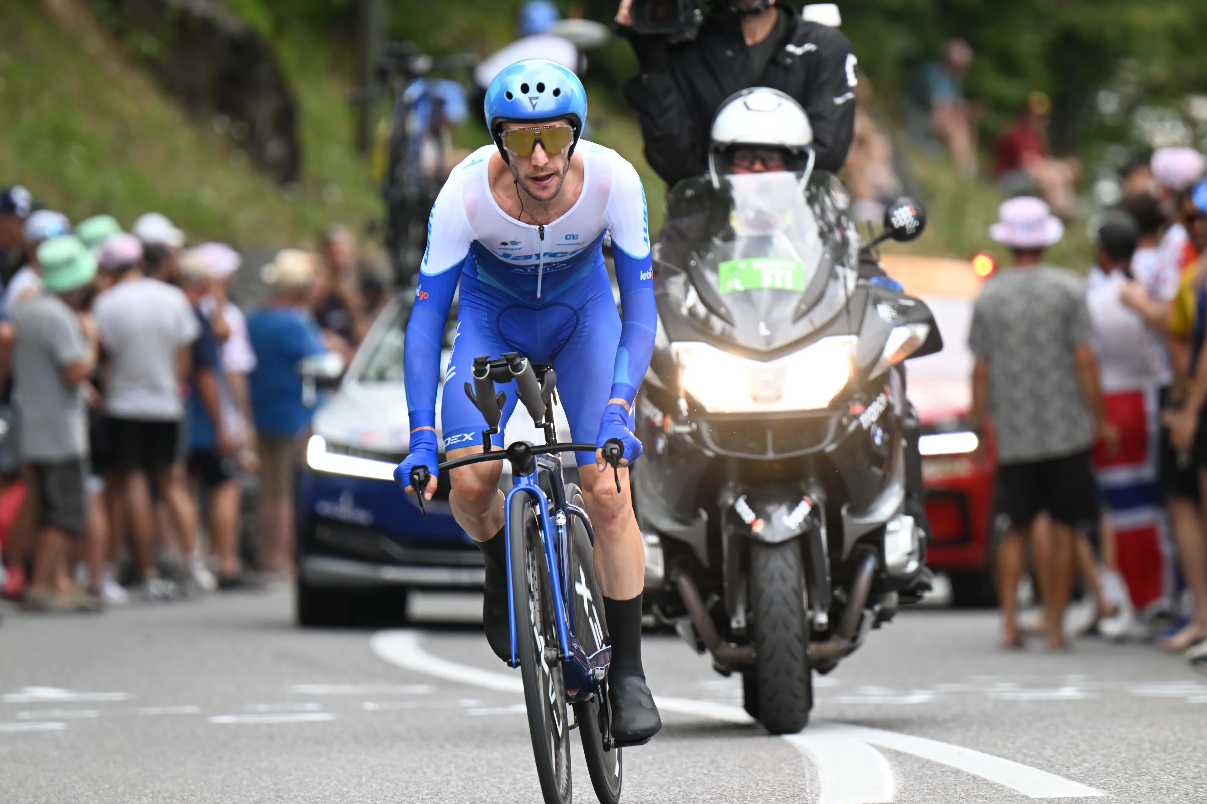 Team Jayco AlUla verdeelt leiders tussen Grand Tours; Simon Yates keert terug in Tour de France