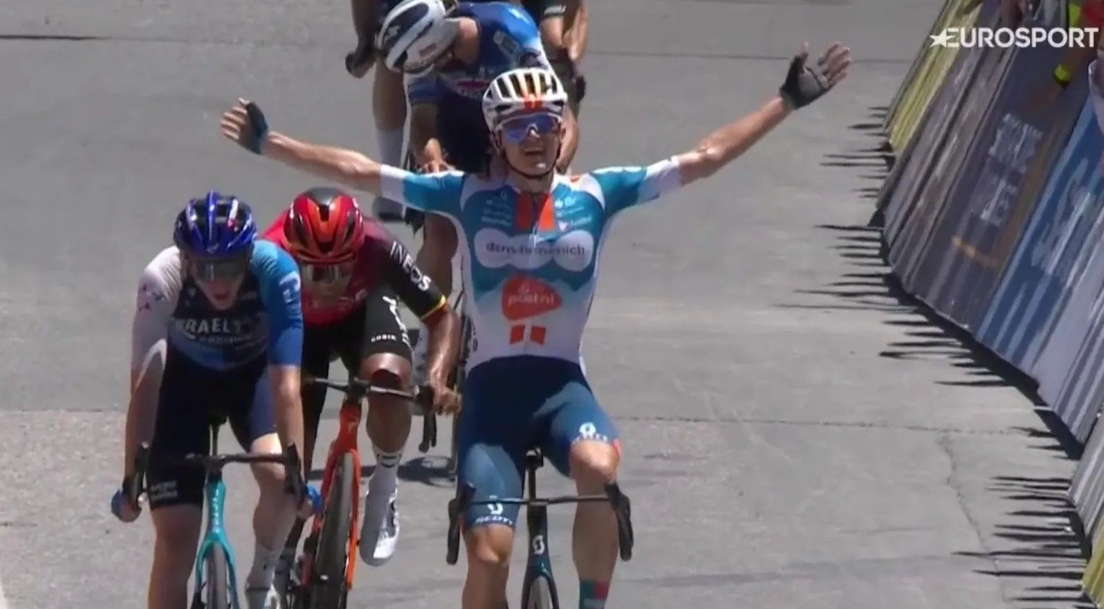 VIDEO: De sensationele aanval van Oscar Onley op Willunga Hill