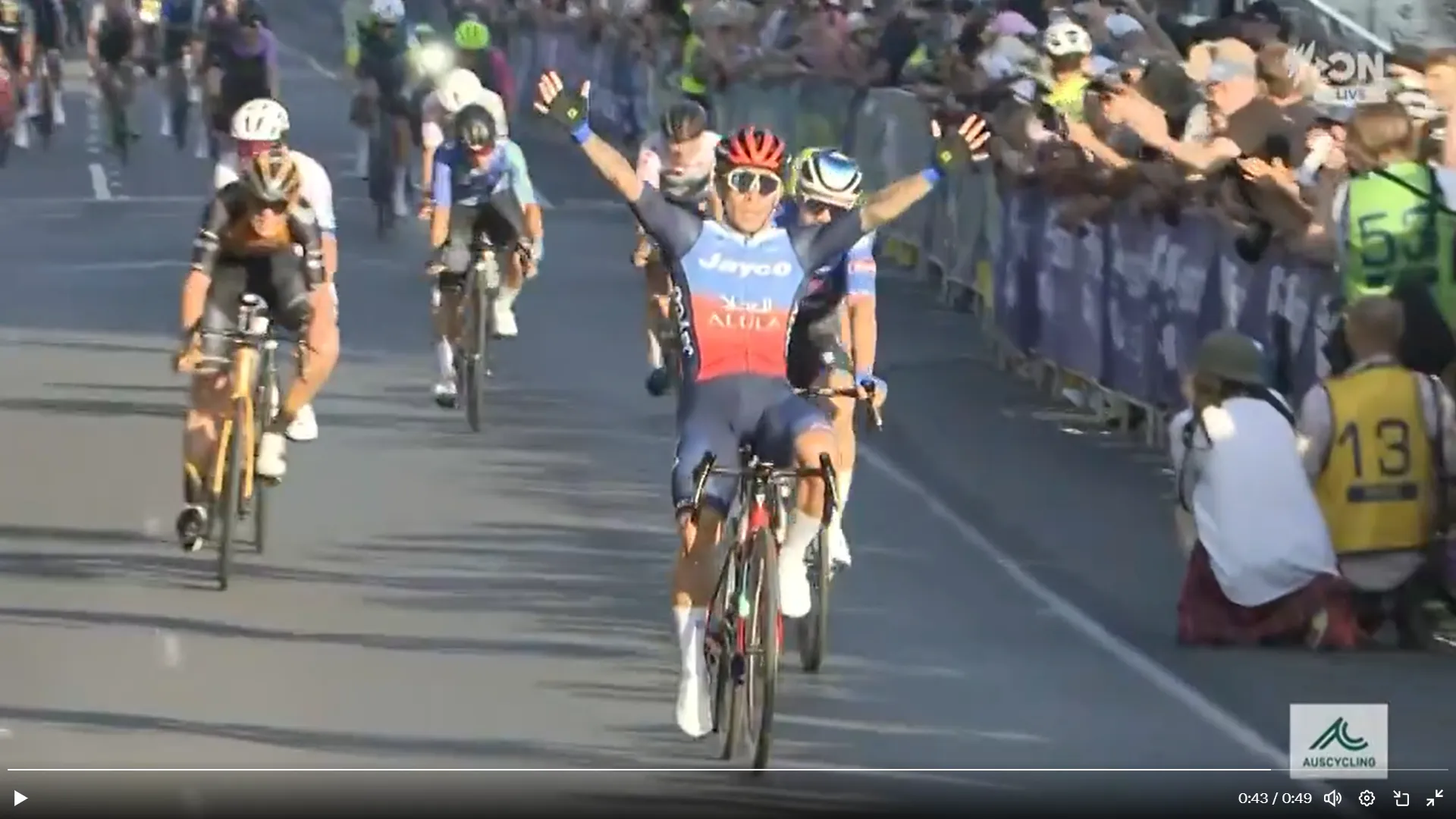 "Caleb Ewan zit in de bloei van zijn carrière" - Matt White vol lof over terugkeer van de sprinter bij Team Jayco AlUla