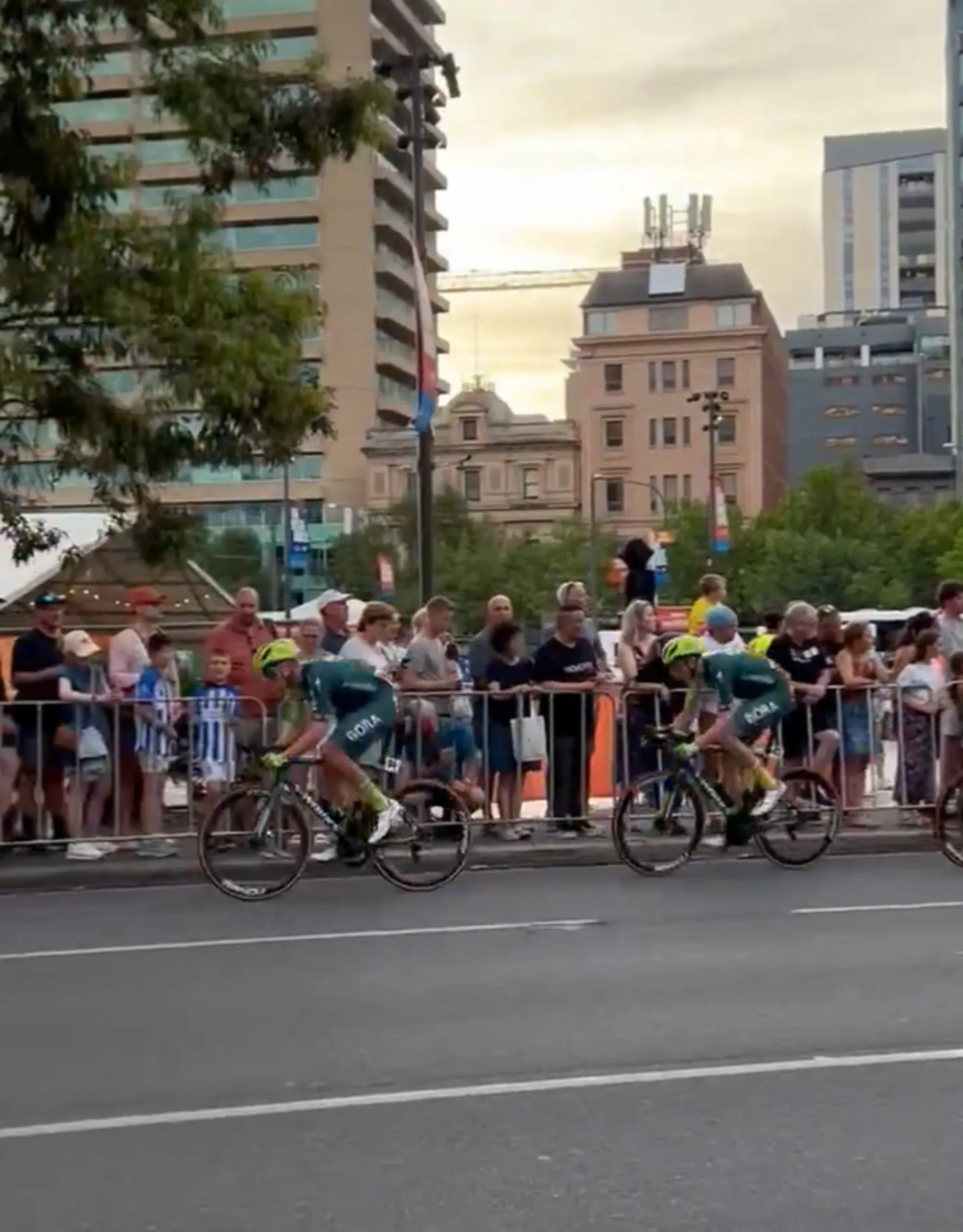 "Ik schud hier mijn hoofd" - Frustratie voor Sam Welsford tijdens zijn BORA - hansgrohe debuut in Down Under Classic