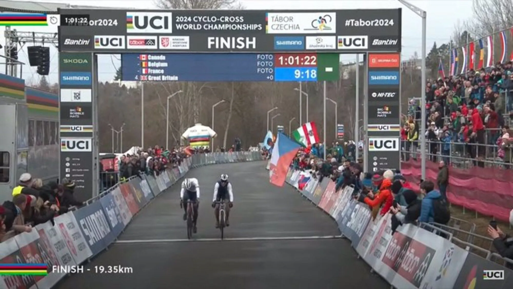 Frankrijk houdt stand in dramatische finale en behaalt teamoverwinning op Wereldkampioenschappen cyclocross