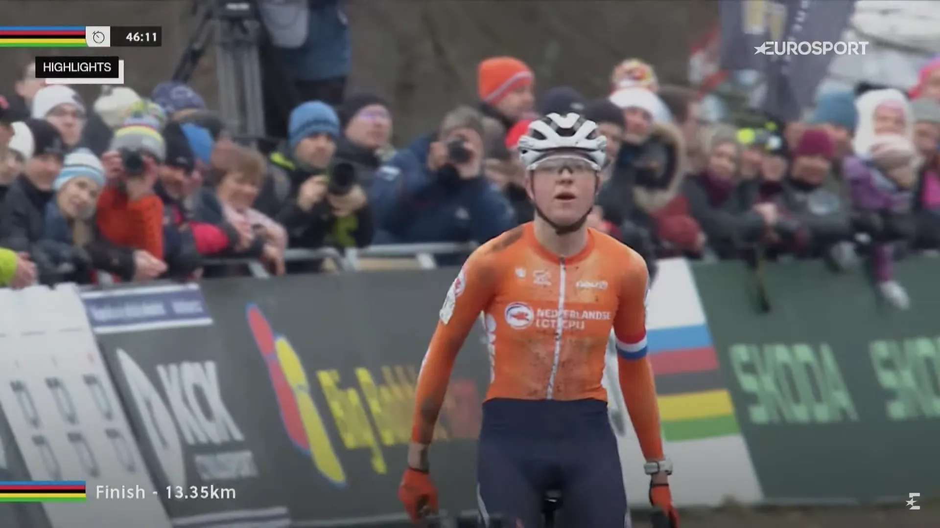 VIDEO: Hoogtepunten van het WK cyclocross waar Fem van Empel haar titel prolongeert in Tabor