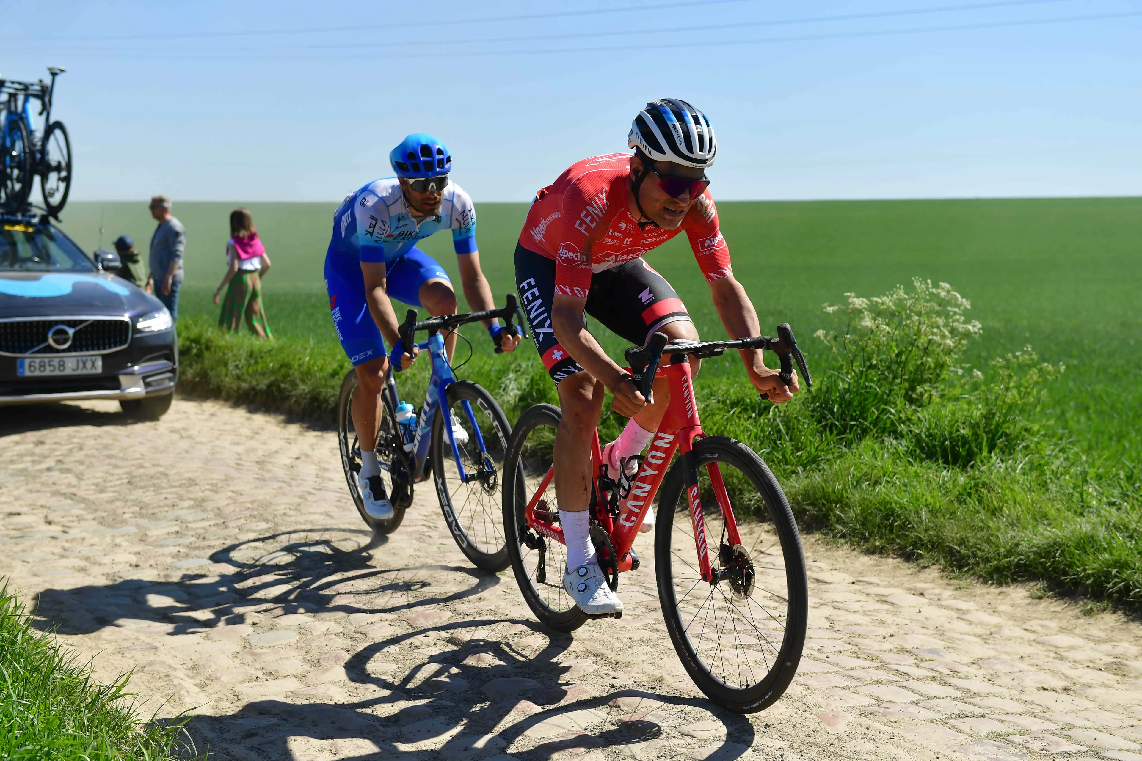 "Koersen met Mathieu voelt bijna als een voorrecht" - Silvan Dillier over de samenwerking met Van der Poel in de voorjaarsklassiekers