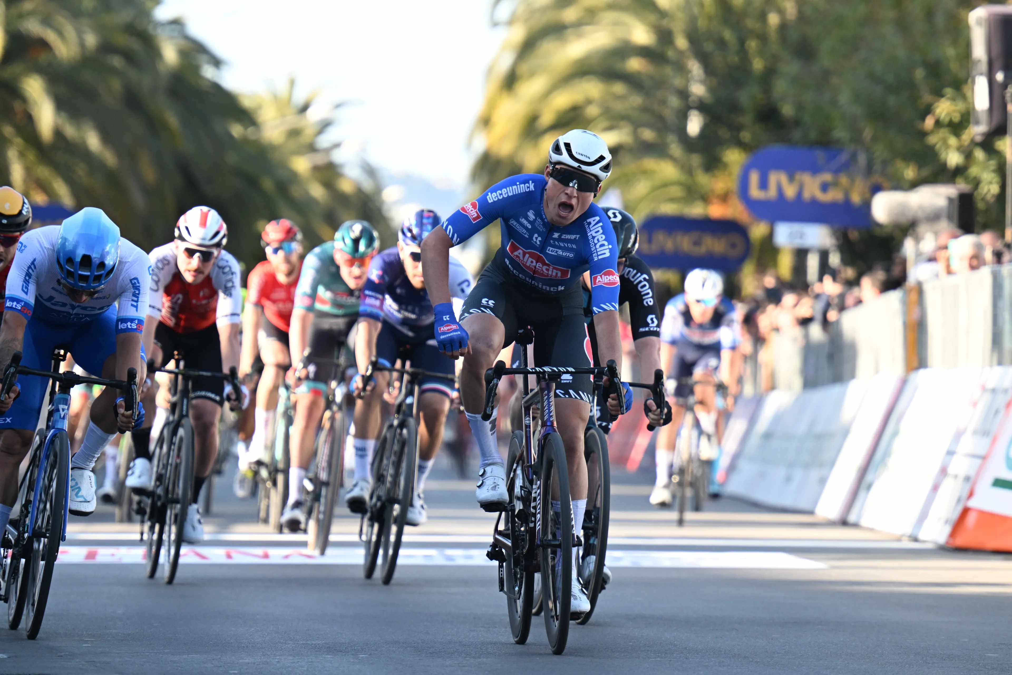 Jasper Philipsen opent rekening voor 2024 met sprintzege in etappe 2 van Tirreno-Adriatico 2024