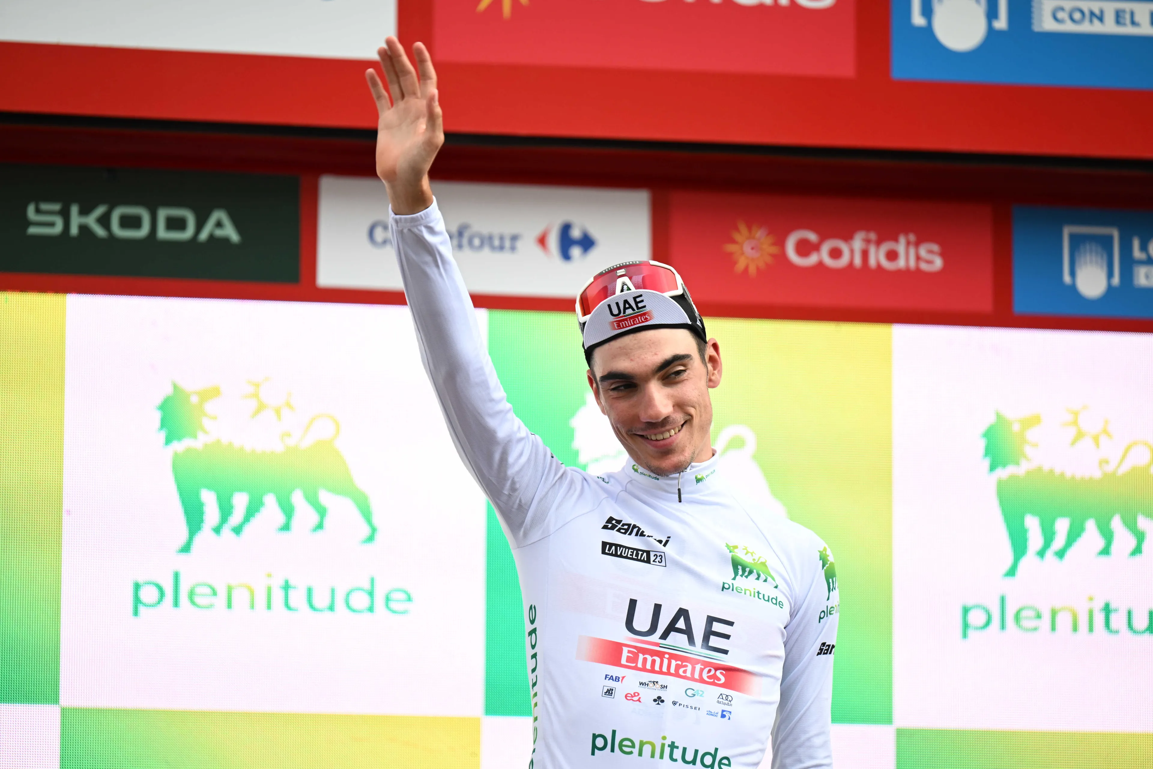 "Het zal moeilijk worden om Vingegaard te verslaan, maar we gaan alles geven" - Juan Ayuso spreekt ambities uit na zege in de openingstijdrit van Tirreno Adriatico
