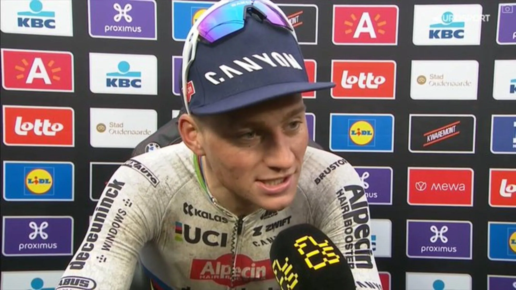 "Ik kan nog niet aan Roubaix denken. Ik ben nu helemaal kapot" - Mathieu van der Poel heeft alles gegeven voor zijn derde overwinning in de Ronde van Vlaanderen