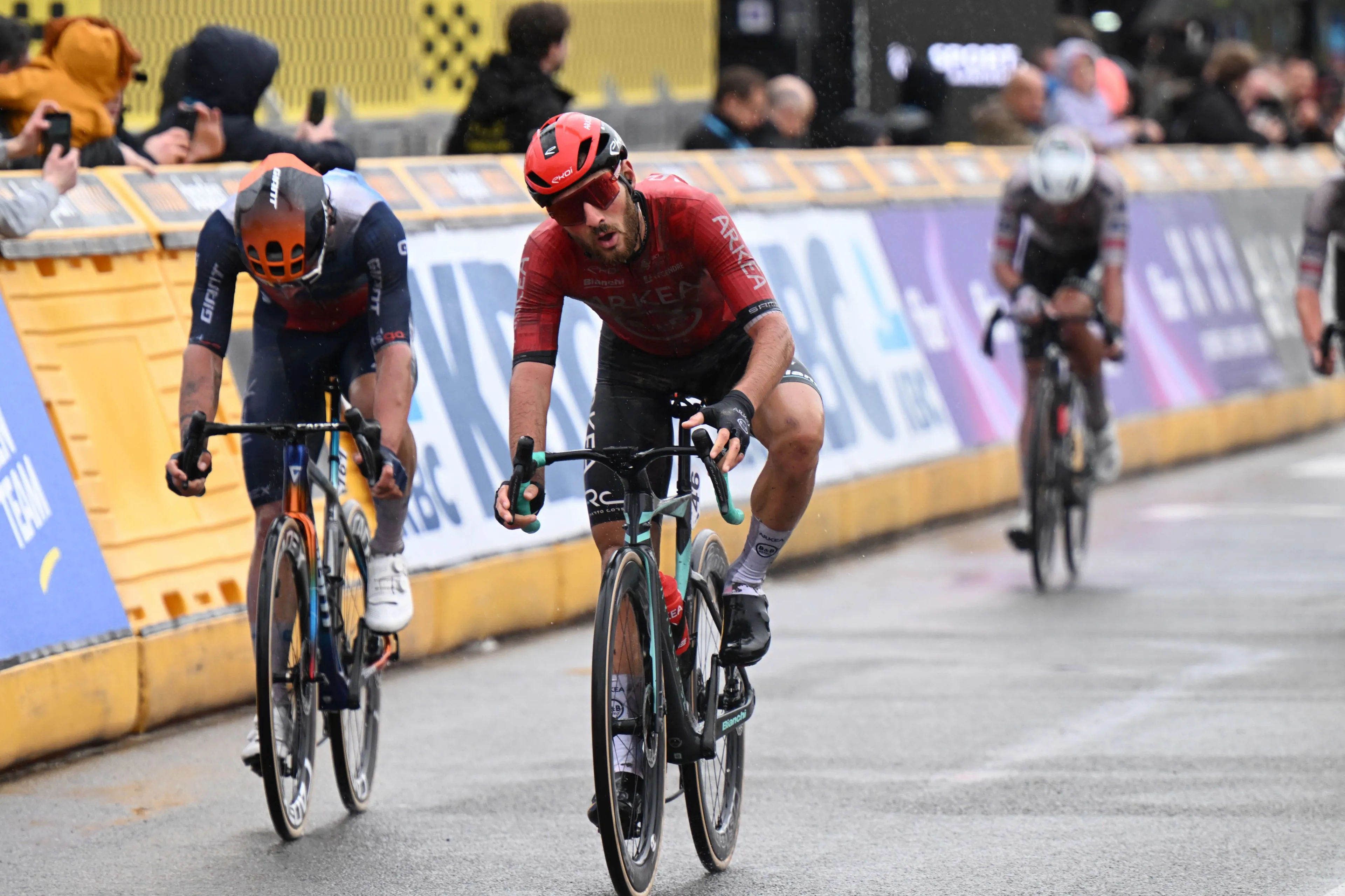 "Als iemand tegen me had gezegd 'Je zult in de top-twintig eindigen', was ik al blij geweest" - Luca Mozzato sprint naar knappe tweede plaats in de Ronde van Vlaanderen